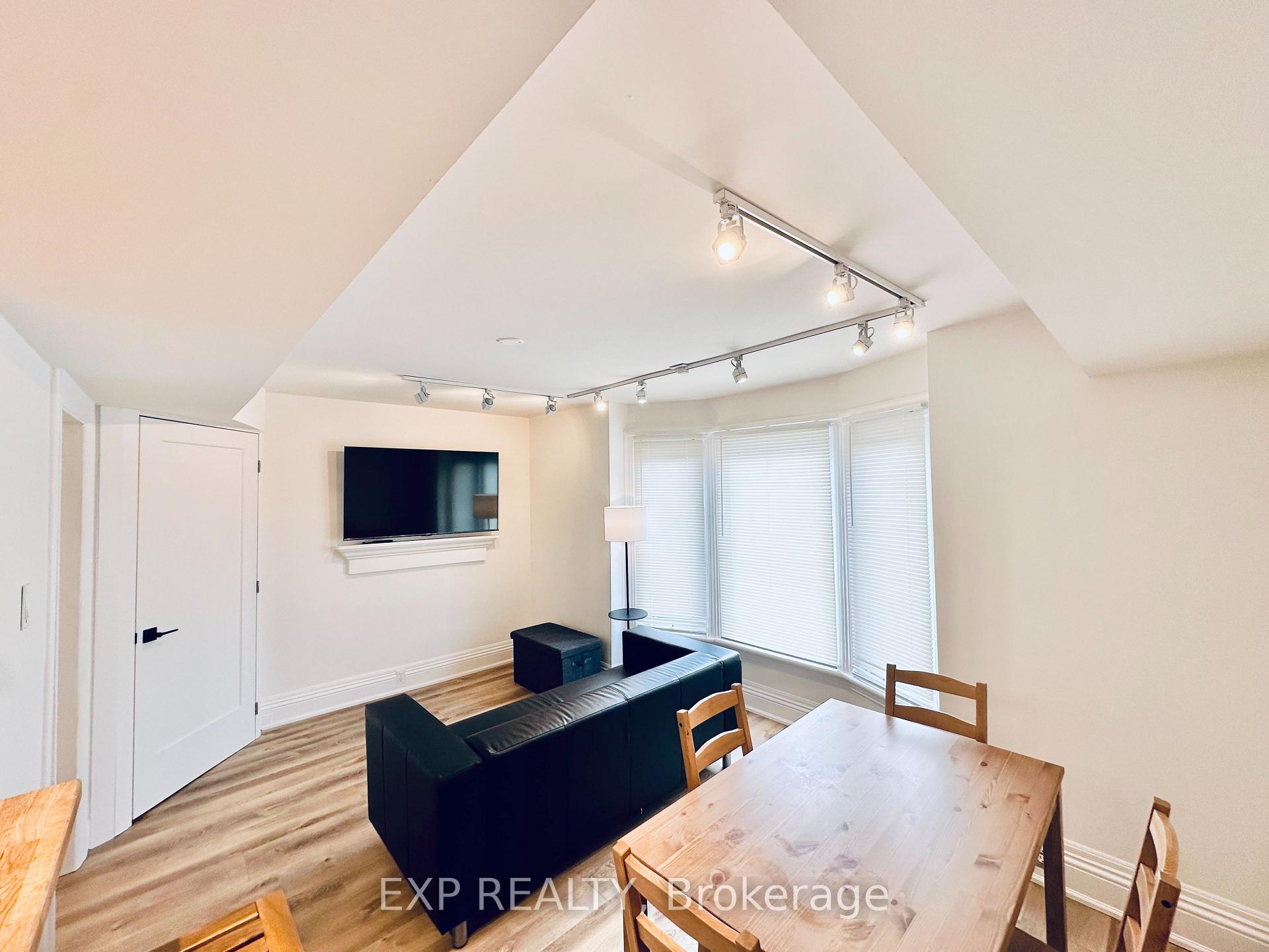 Photo 3 of Unit Upper, 212 Homewood Avenue, Hamilton, Kirkendall — HOMEH