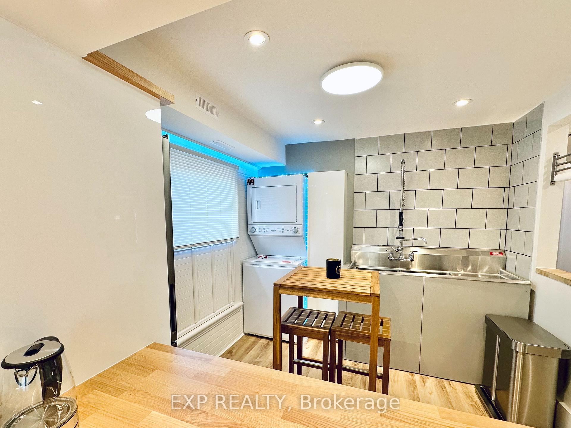 Photo 6 of Unit Upper, 212 Homewood Avenue, Hamilton, Kirkendall — HOMEH