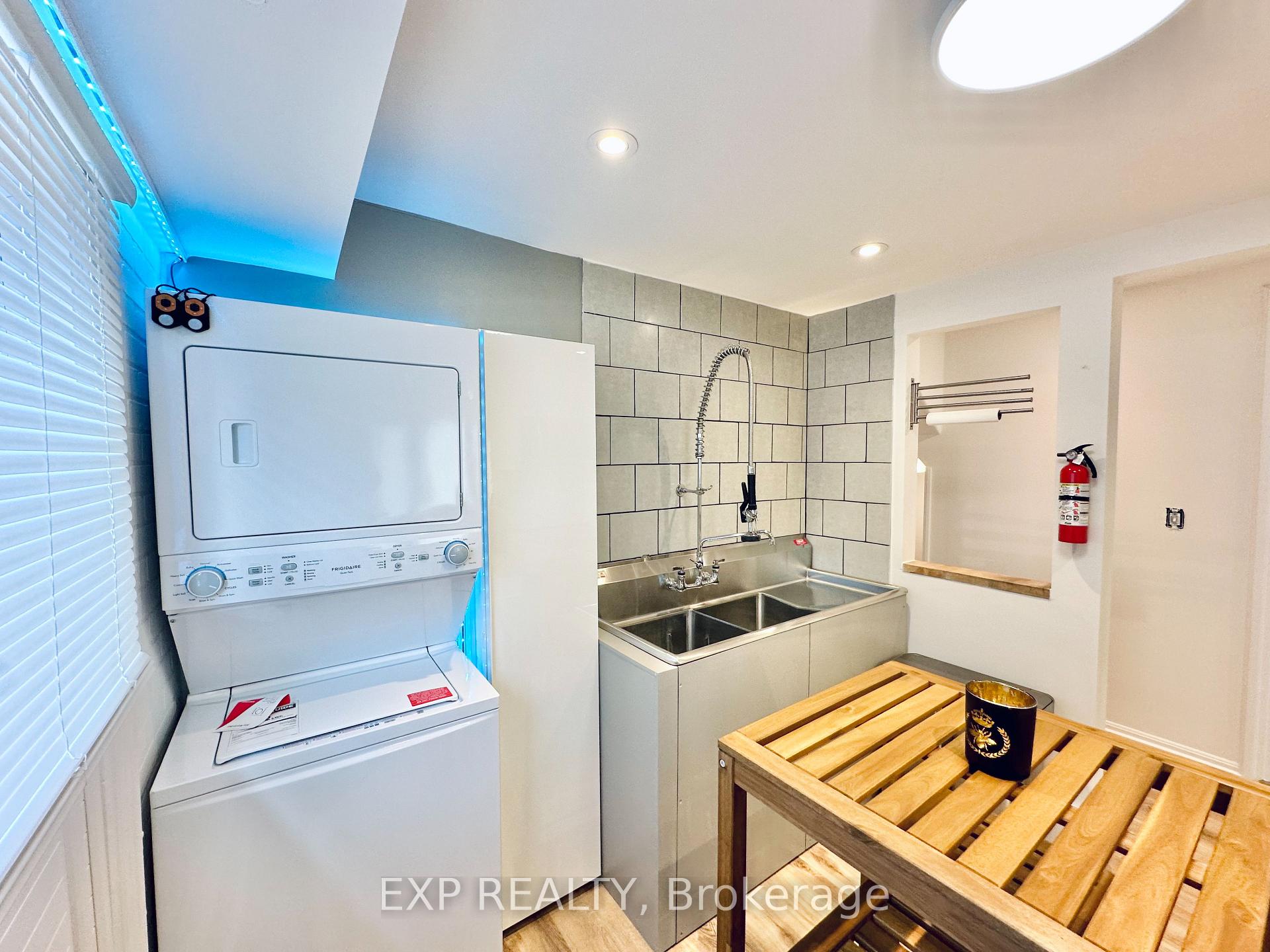 Photo 9 of Unit Upper, 212 Homewood Avenue, Hamilton, Kirkendall — HOMEH