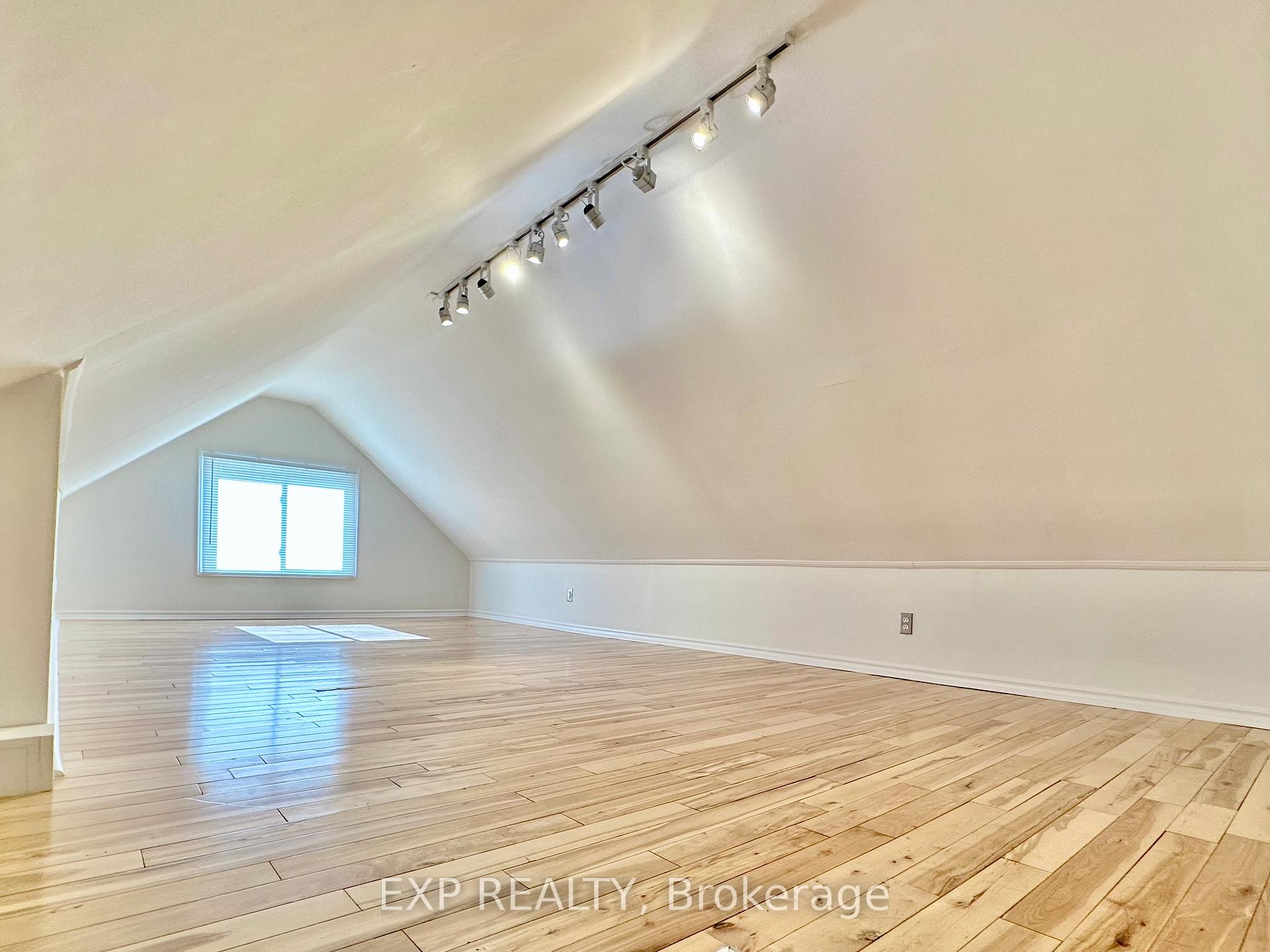 Photo 16 of Unit Upper, 212 Homewood Avenue, Hamilton, Kirkendall — HOMEH