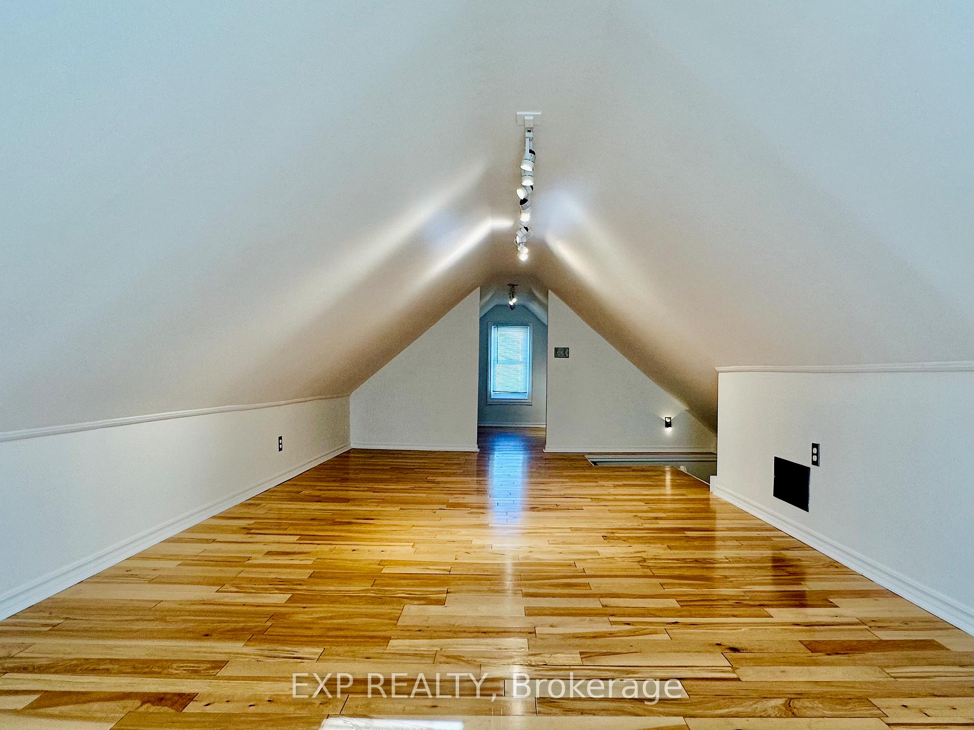 Photo 19 of Unit Upper, 212 Homewood Avenue, Hamilton, Kirkendall — HOMEH