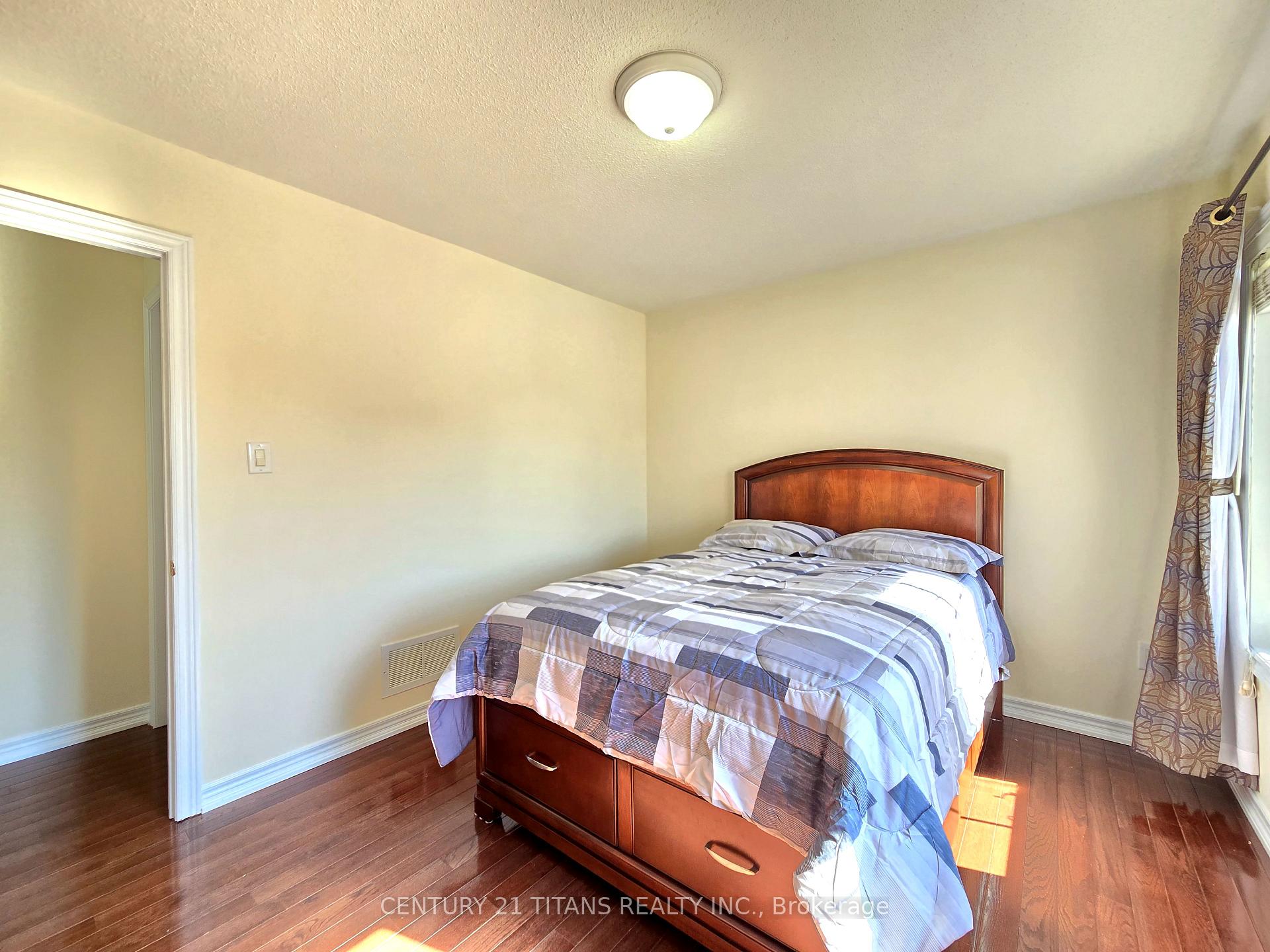 Photo 32 of 28 Hawkweed Manor, Markham, Box Grove — HOMEH