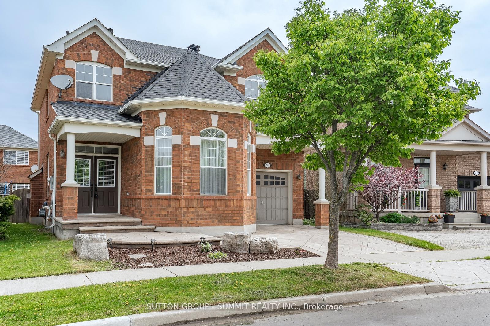 Front of 1283 Robson Crescent
