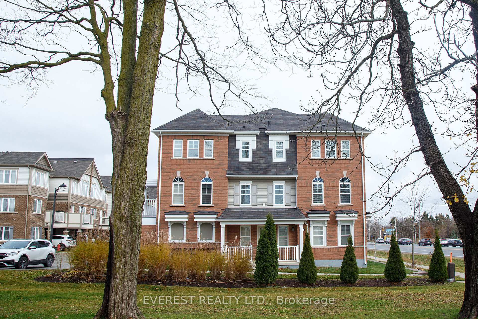 Photo 3 of Unit 70, 22 Spring Creek Drive E, Hamilton, Waterdown — HOMEH