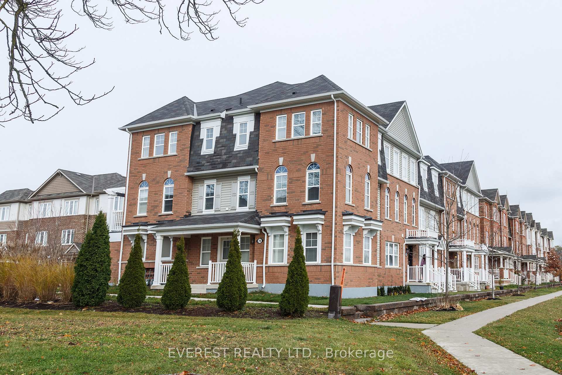 Photo 4 of Unit 70, 22 Spring Creek Drive E, Hamilton, Waterdown — HOMEH