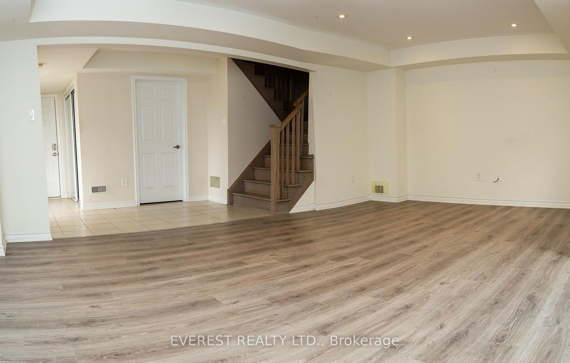 Photo 11 of Unit 70, 22 Spring Creek Drive E, Hamilton, Waterdown — HOMEH