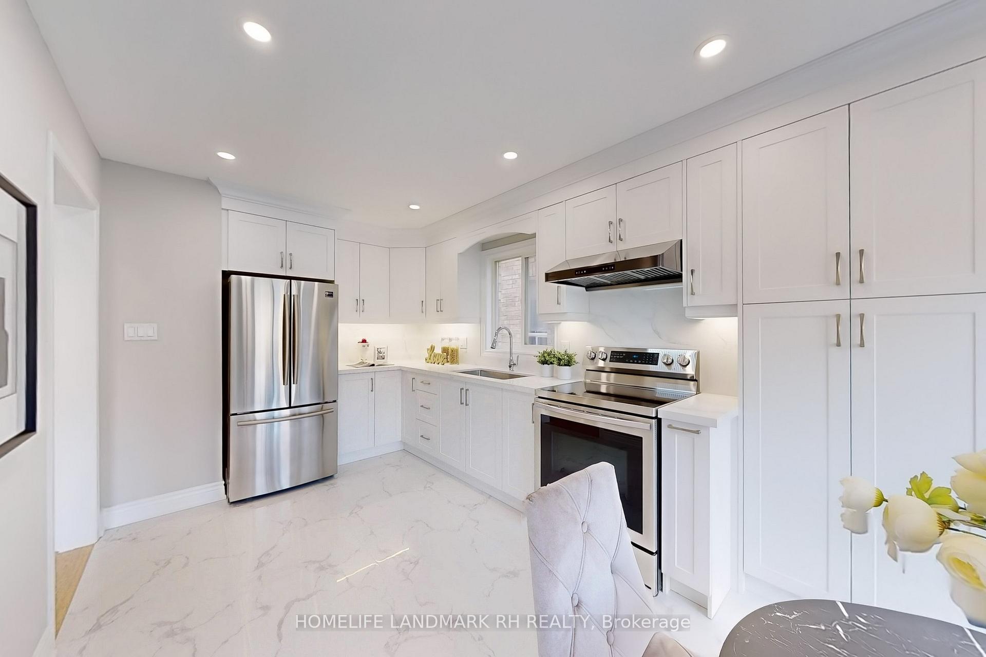 Photo 13 of 48 Rembrandt Drive, Markham, Village Green-South Unionville — HOMEH