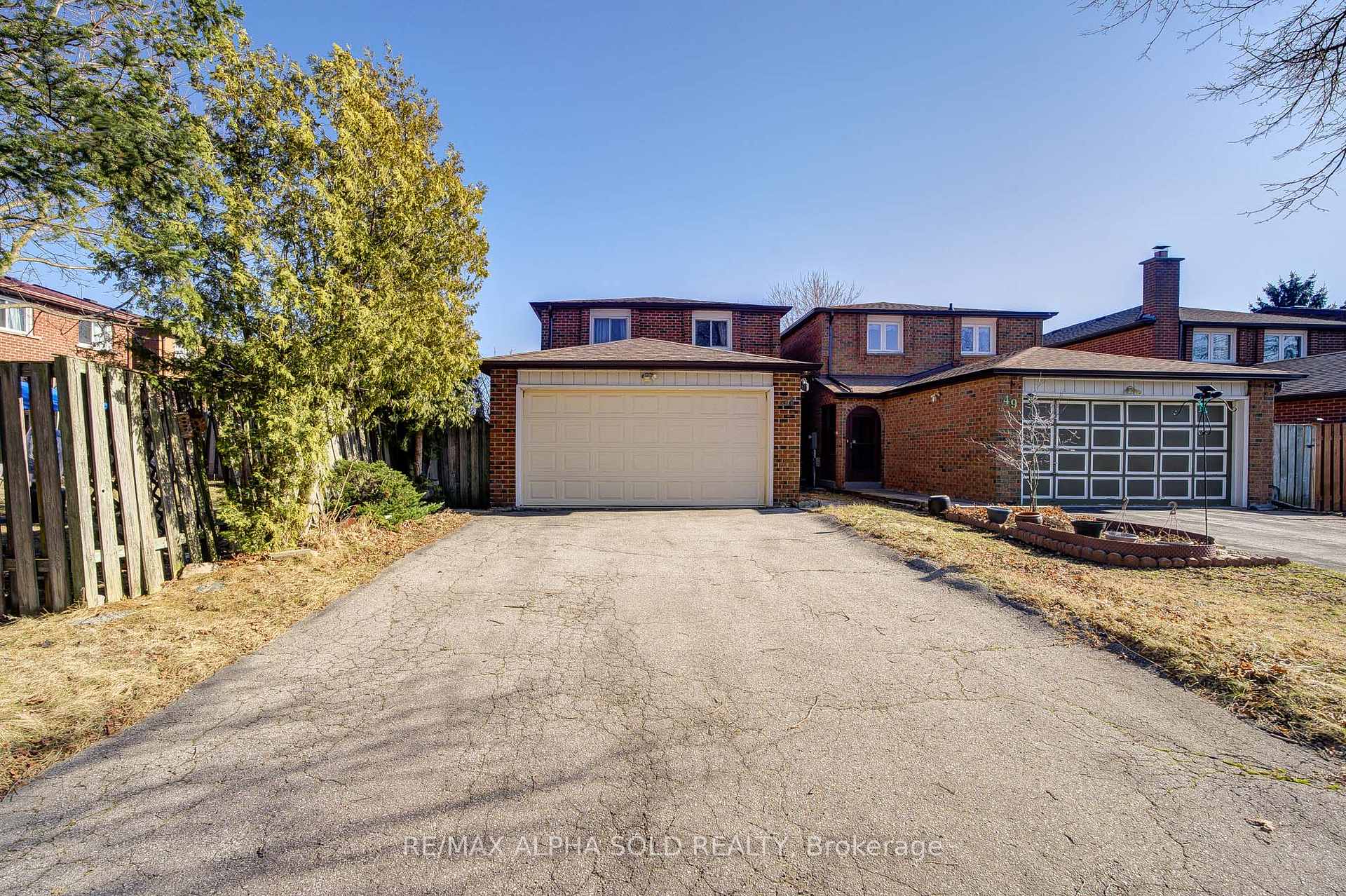 Photo 2 of 51 Debden Road, Markham, Milliken Mills East — HOMEH