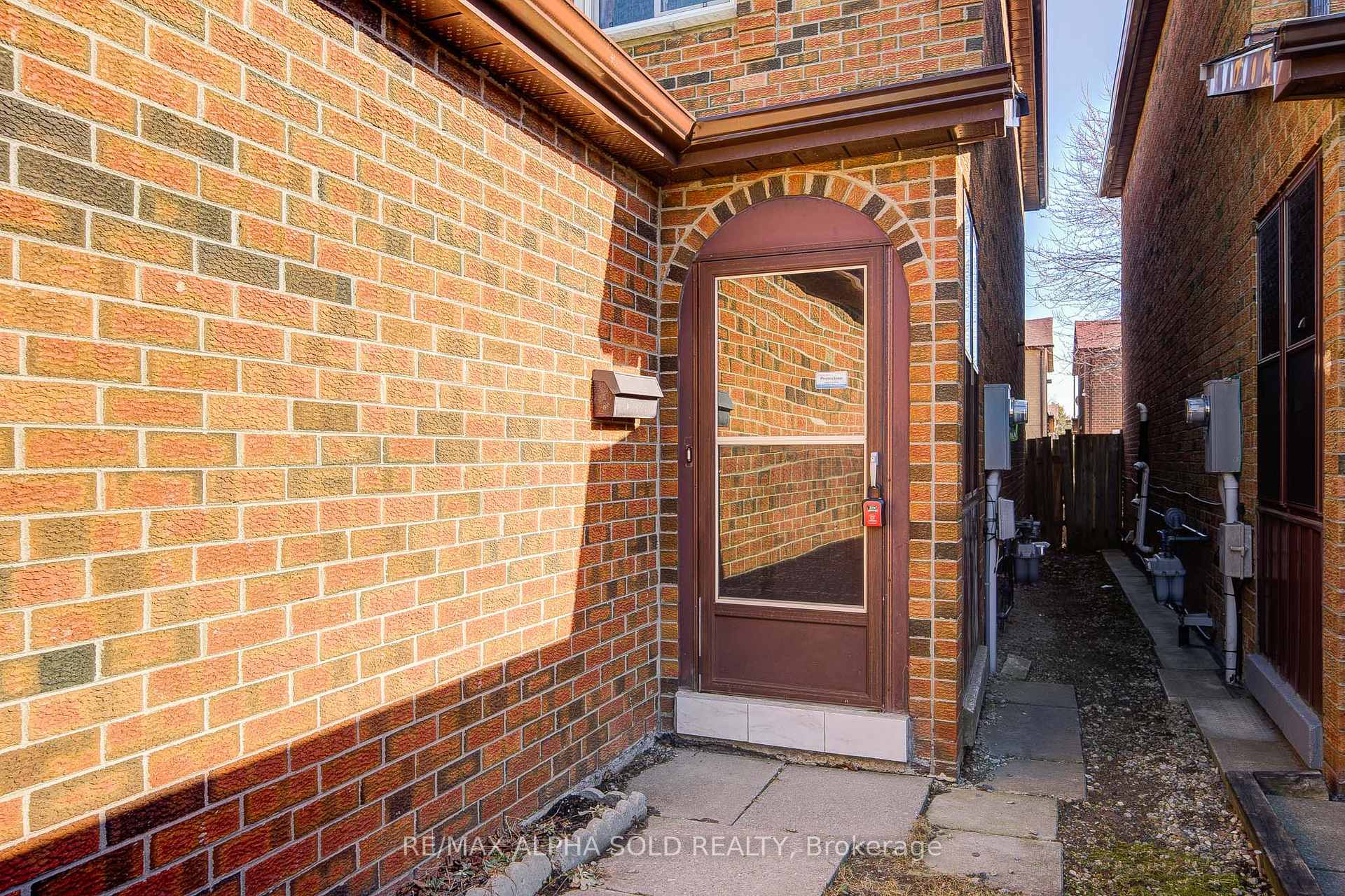 Photo 5 of 51 Debden Road, Markham, Milliken Mills East — HOMEH