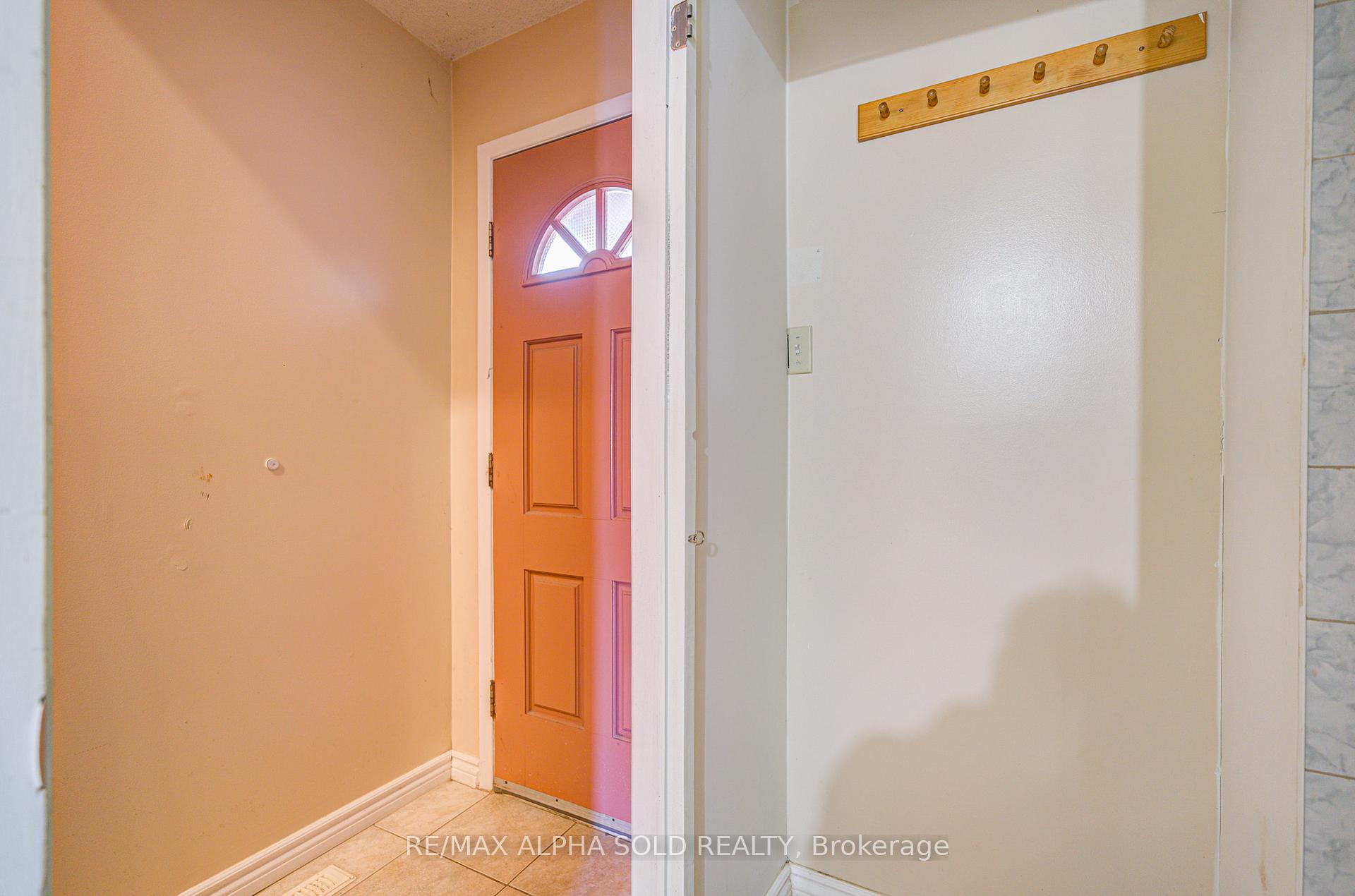 Photo 6 of 51 Debden Road, Markham, Milliken Mills East — HOMEH