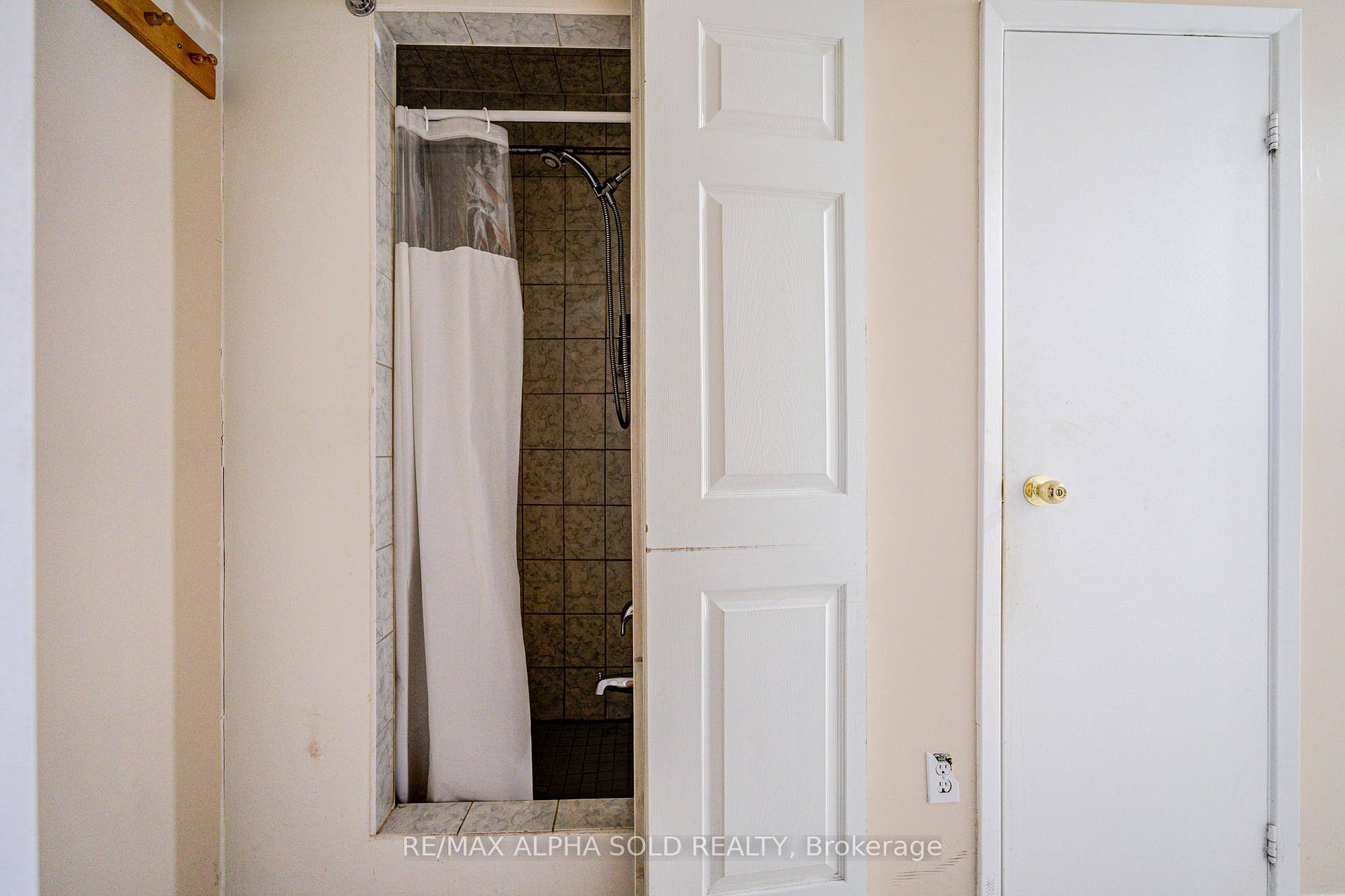 Photo 7 of 51 Debden Road, Markham, Milliken Mills East — HOMEH