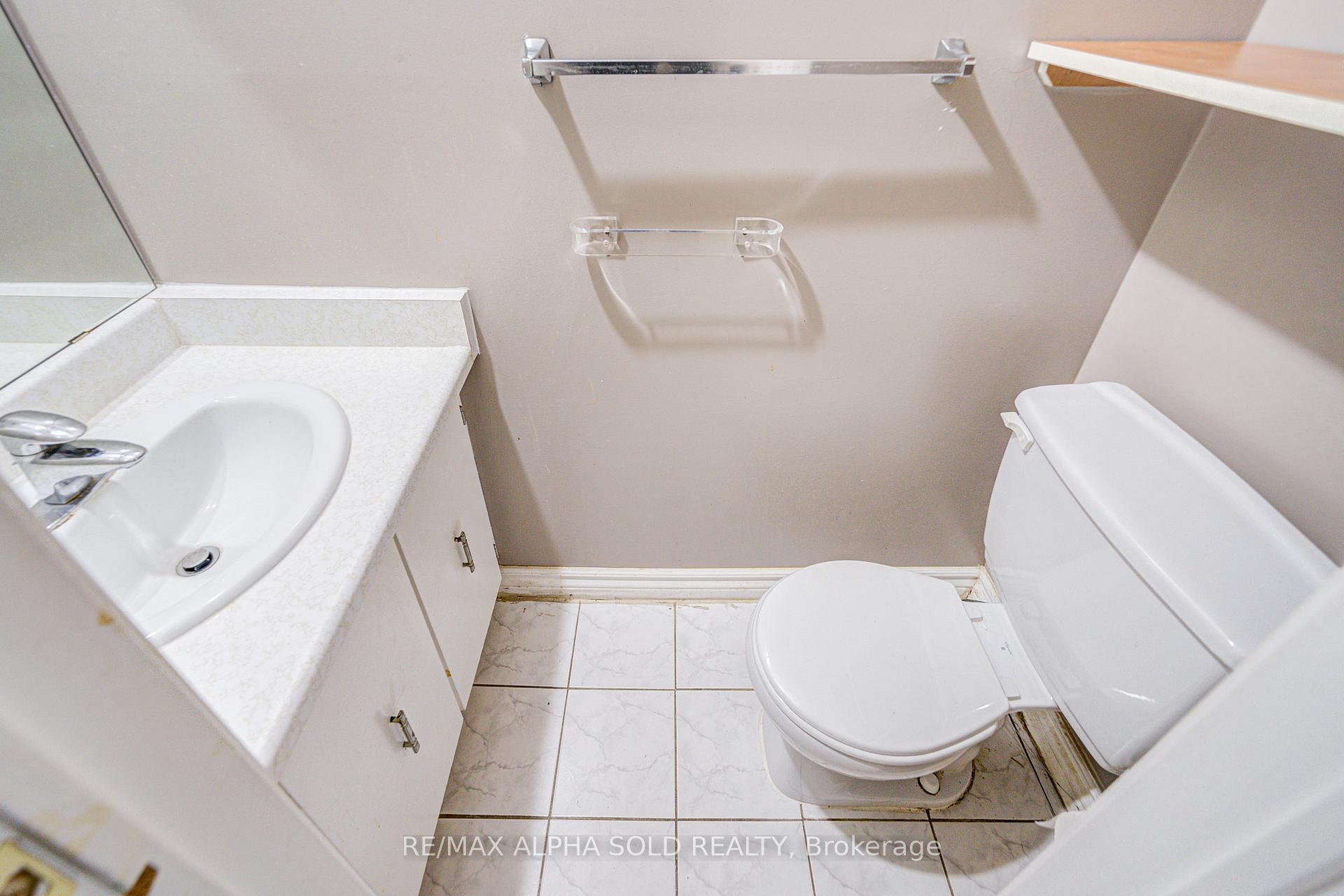 Photo 10 of 51 Debden Road, Markham, Milliken Mills East — HOMEH