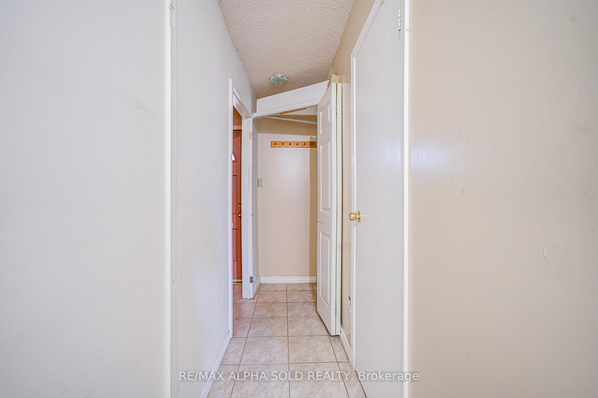 Photo 11 of 51 Debden Road, Markham, Milliken Mills East — HOMEH