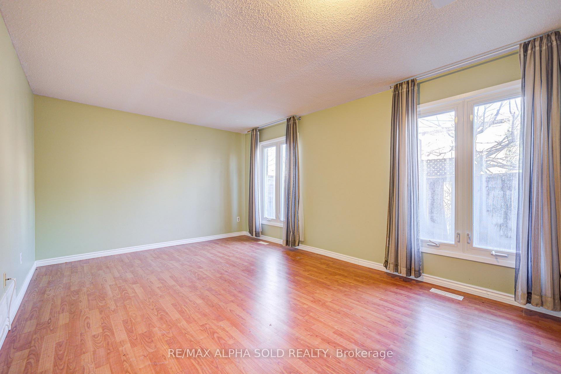 Photo 13 of 51 Debden Road, Markham, Milliken Mills East — HOMEH