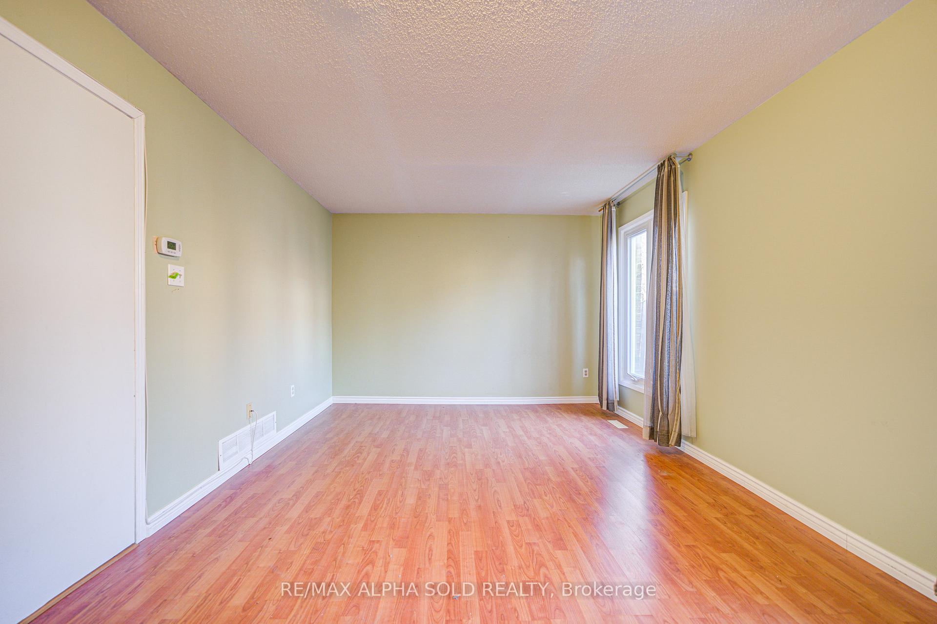Photo 14 of 51 Debden Road, Markham, Milliken Mills East — HOMEH