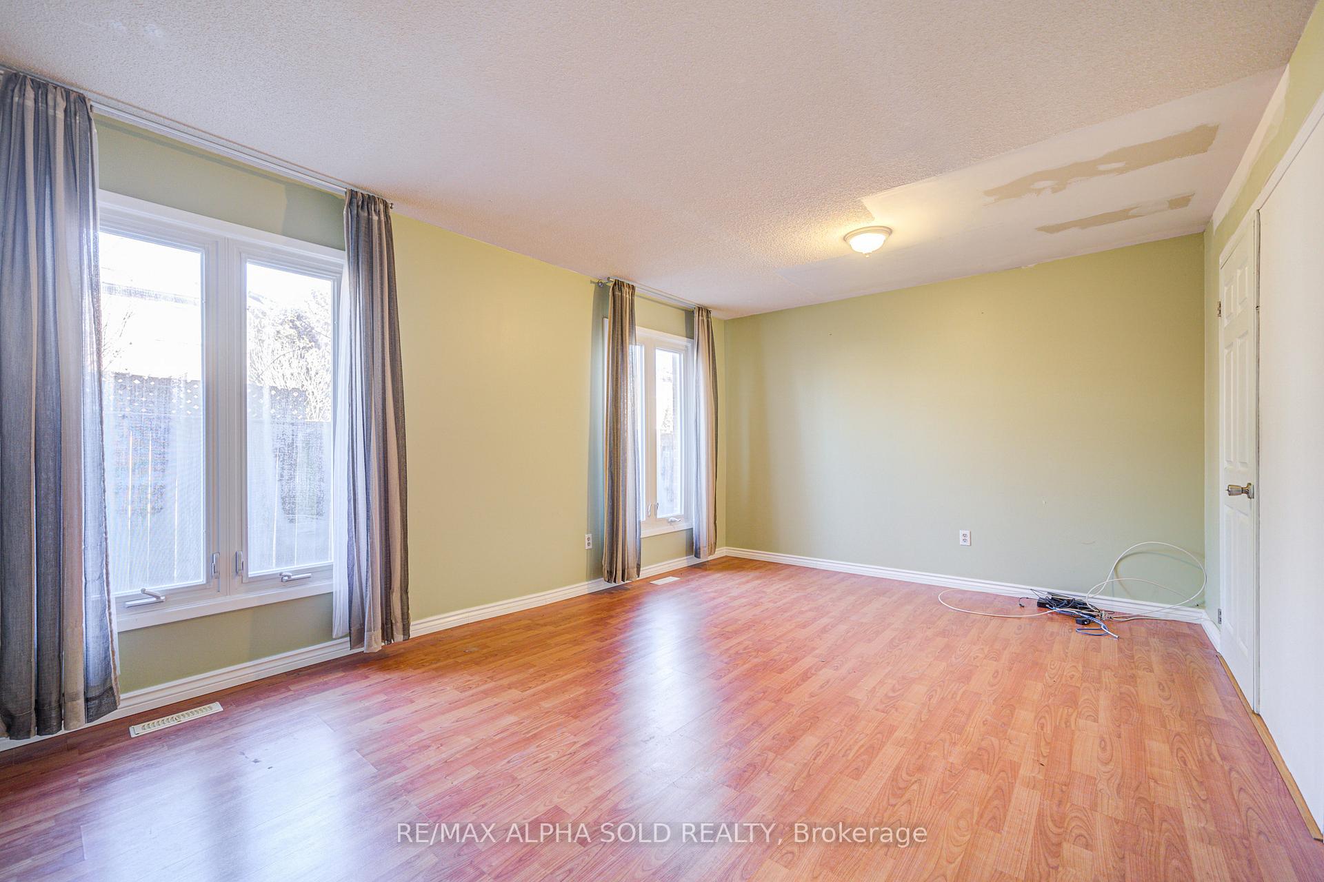 Photo 15 of 51 Debden Road, Markham, Milliken Mills East — HOMEH
