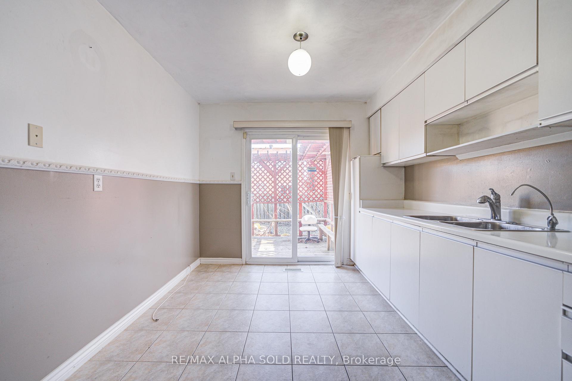 Photo 18 of 51 Debden Road, Markham, Milliken Mills East — HOMEH