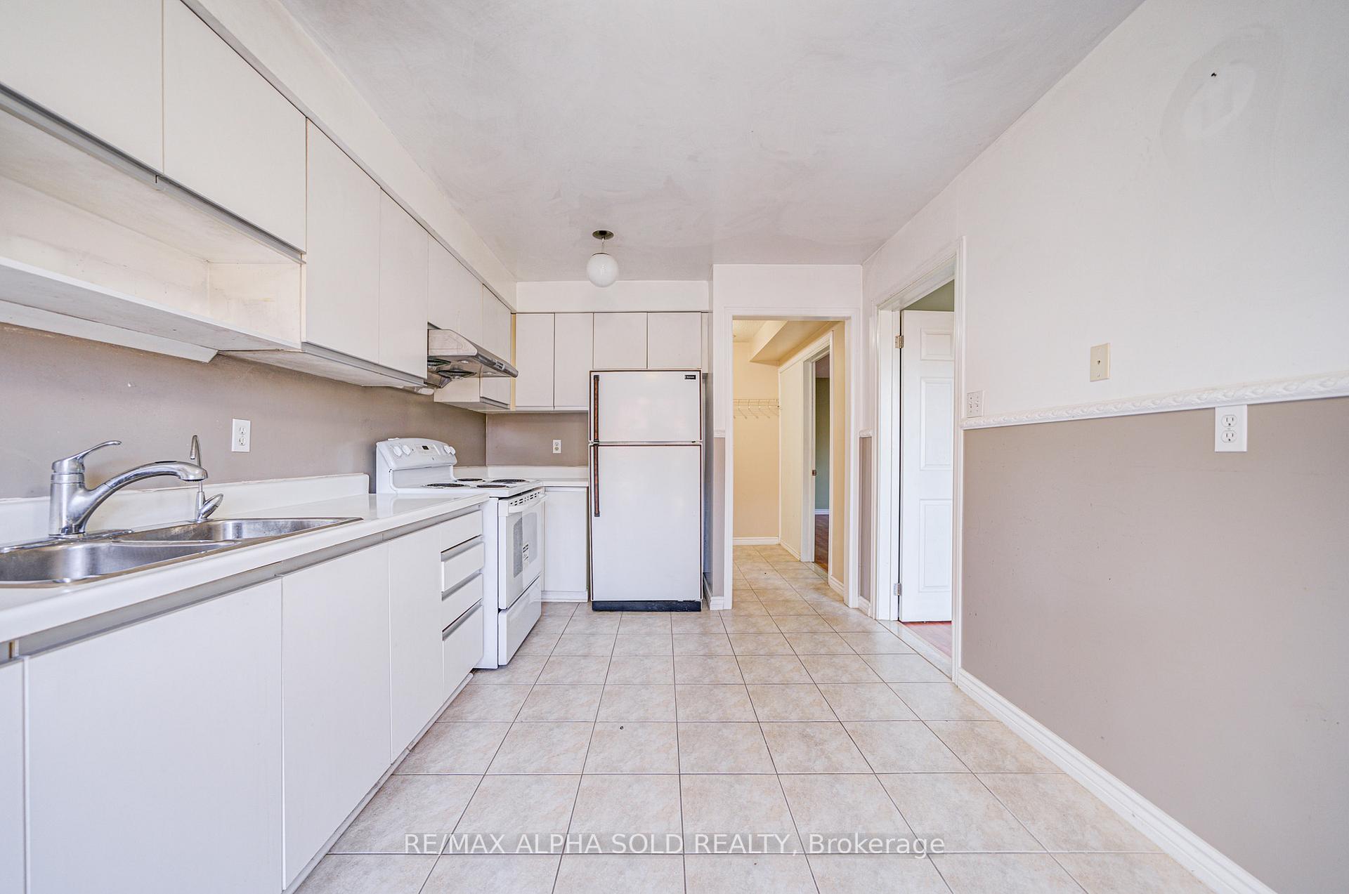 Photo 19 of 51 Debden Road, Markham, Milliken Mills East — HOMEH
