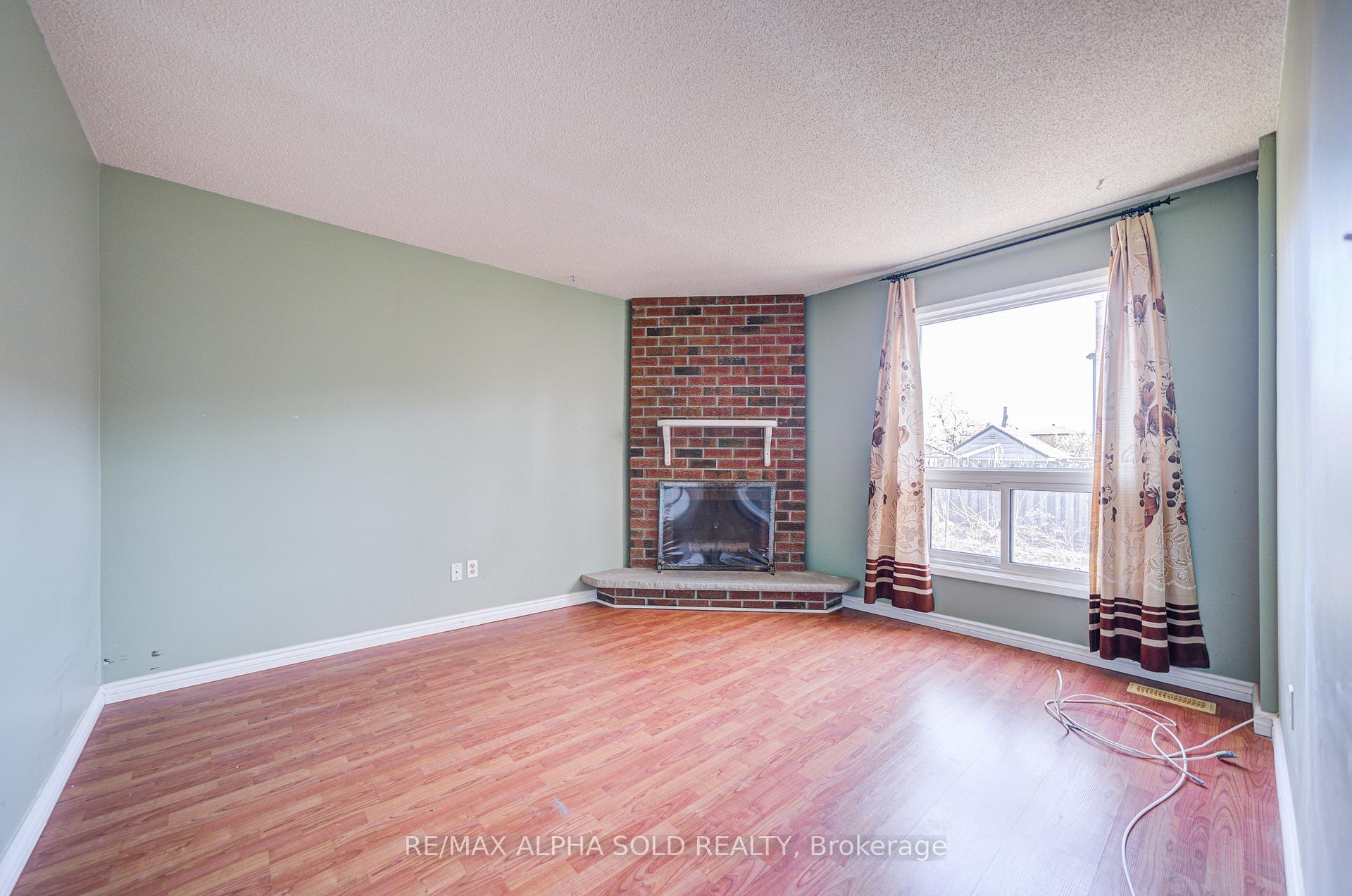 Photo 20 of 51 Debden Road, Markham, Milliken Mills East — HOMEH