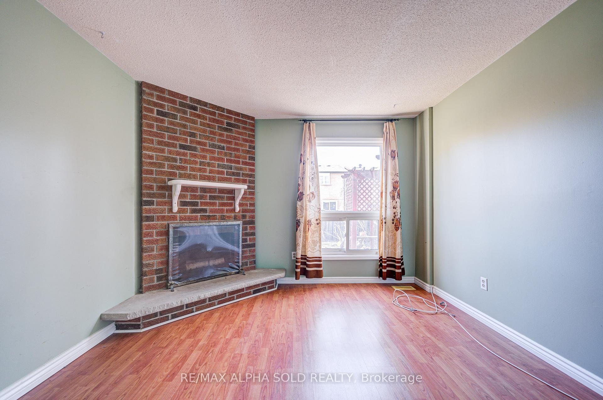 Photo 21 of 51 Debden Road, Markham, Milliken Mills East — HOMEH
