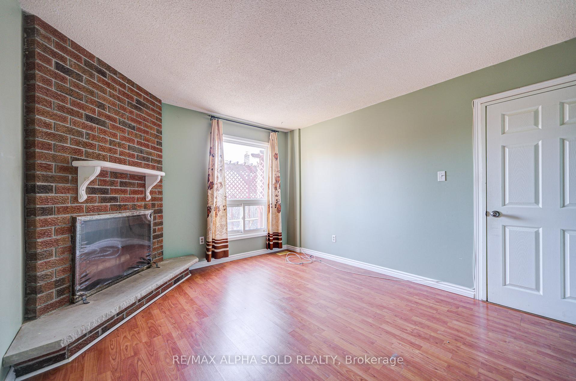 Photo 22 of 51 Debden Road, Markham, Milliken Mills East — HOMEH