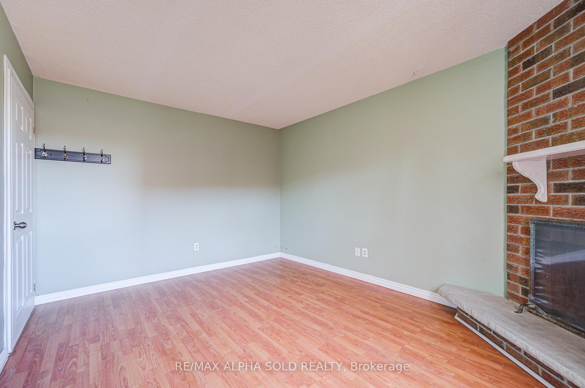 Photo 23 of 51 Debden Road, Markham, Milliken Mills East — HOMEH