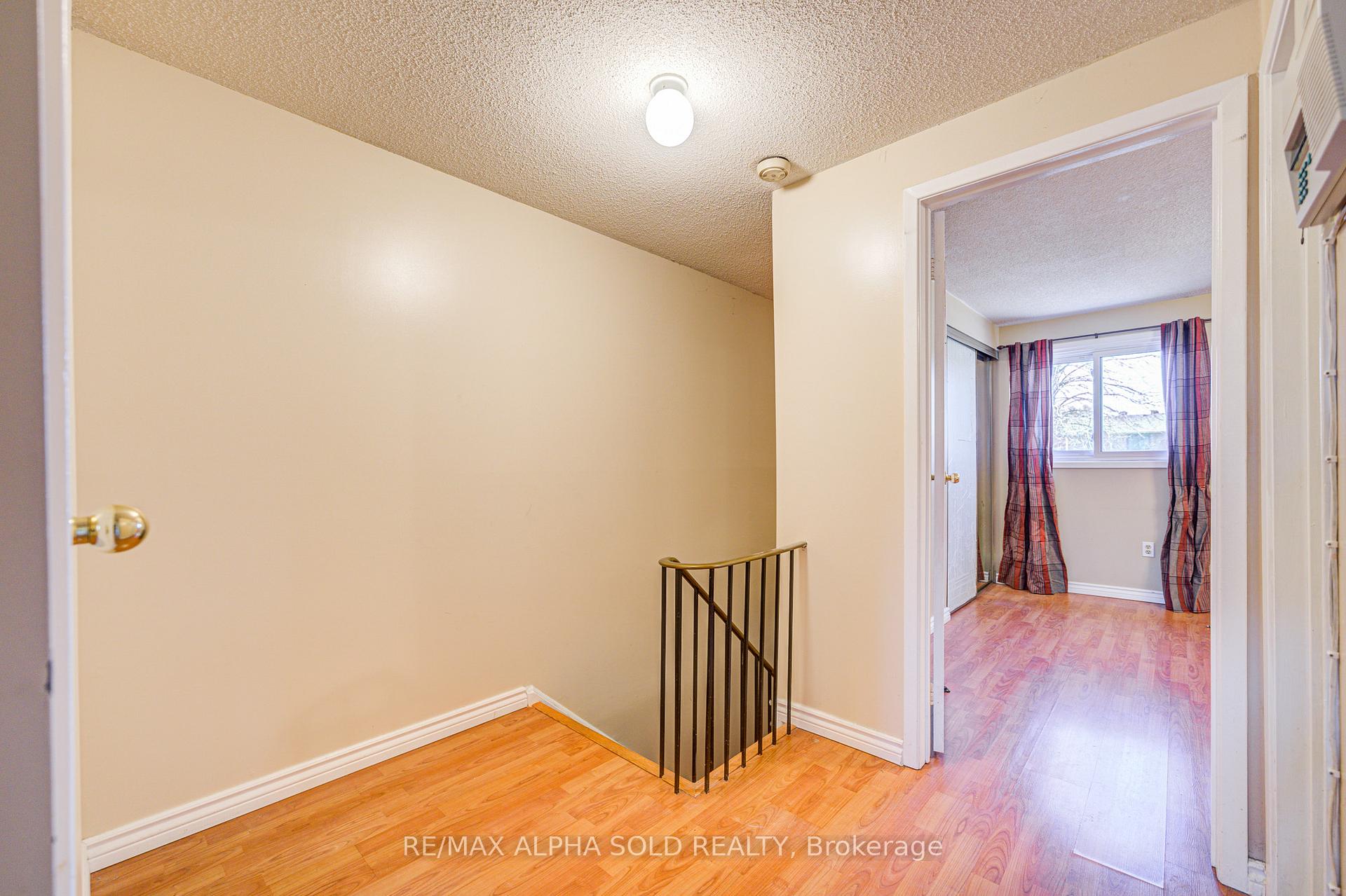 Photo 24 of 51 Debden Road, Markham, Milliken Mills East — HOMEH