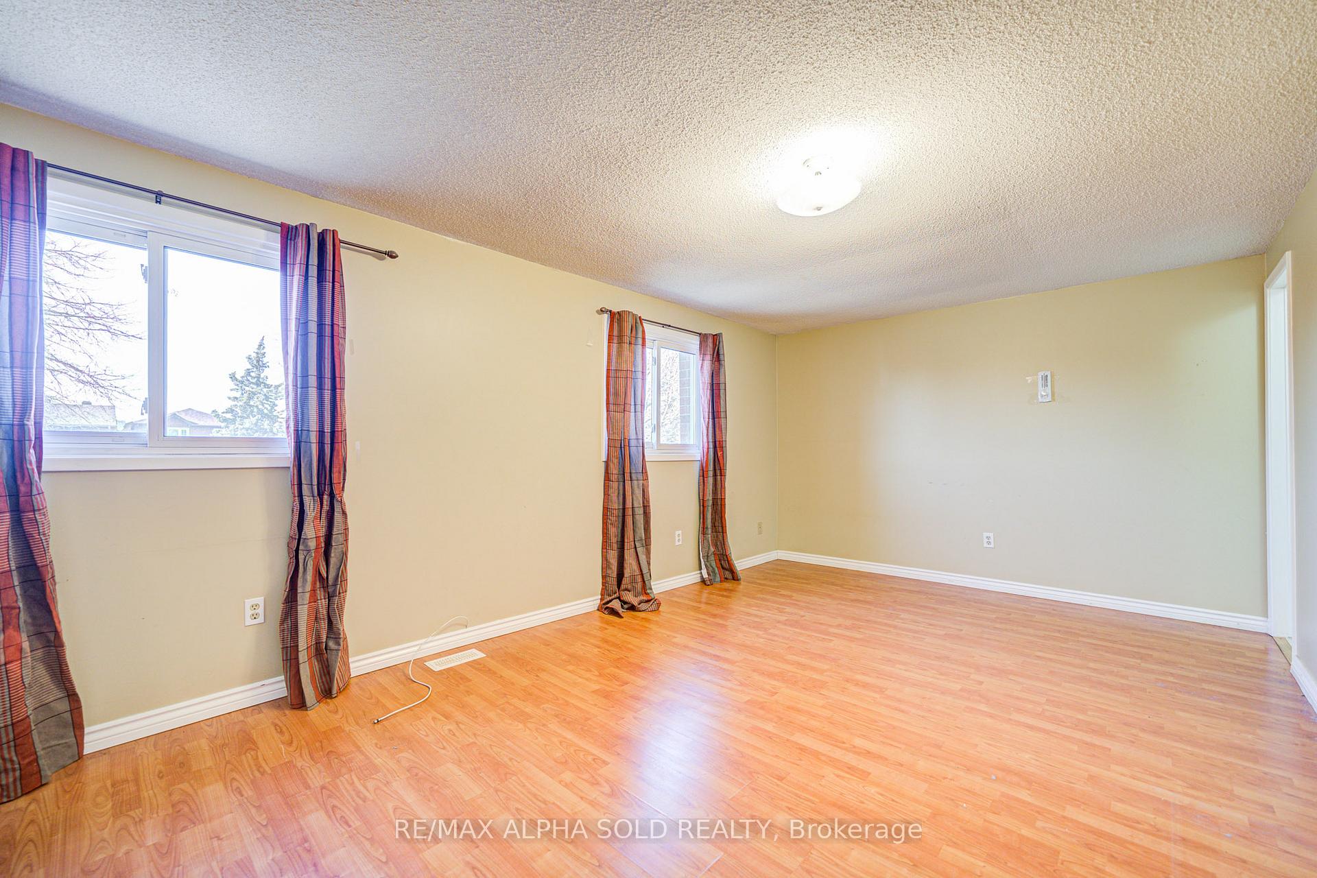 Photo 26 of 51 Debden Road, Markham, Milliken Mills East — HOMEH