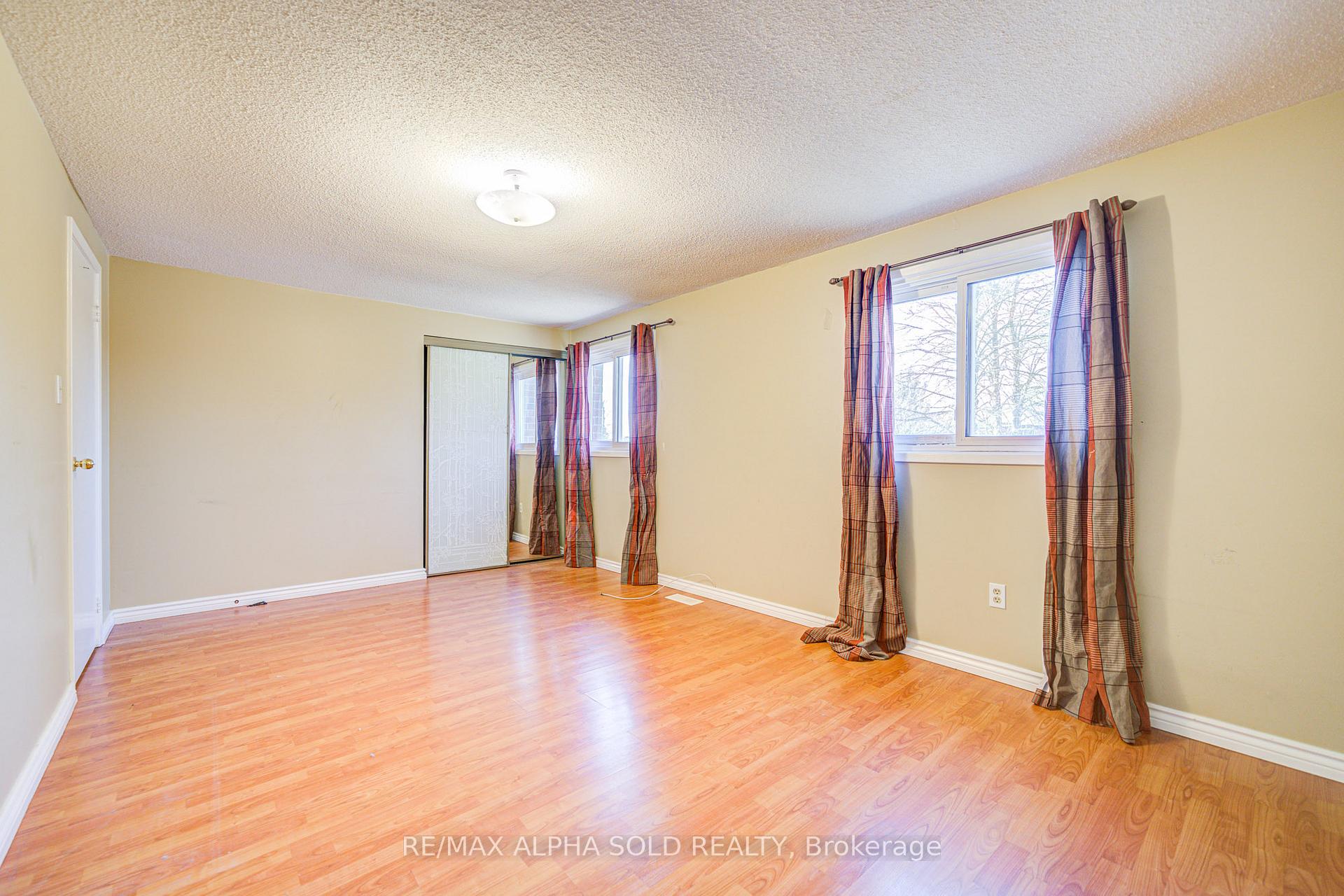 Photo 27 of 51 Debden Road, Markham, Milliken Mills East — HOMEH