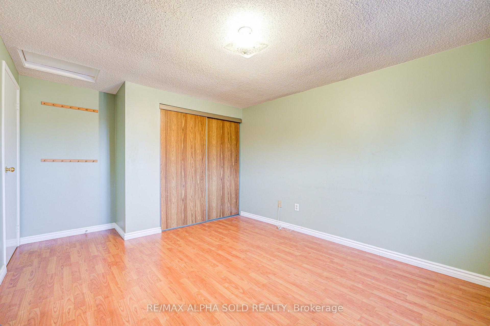Photo 31 of 51 Debden Road, Markham, Milliken Mills East — HOMEH