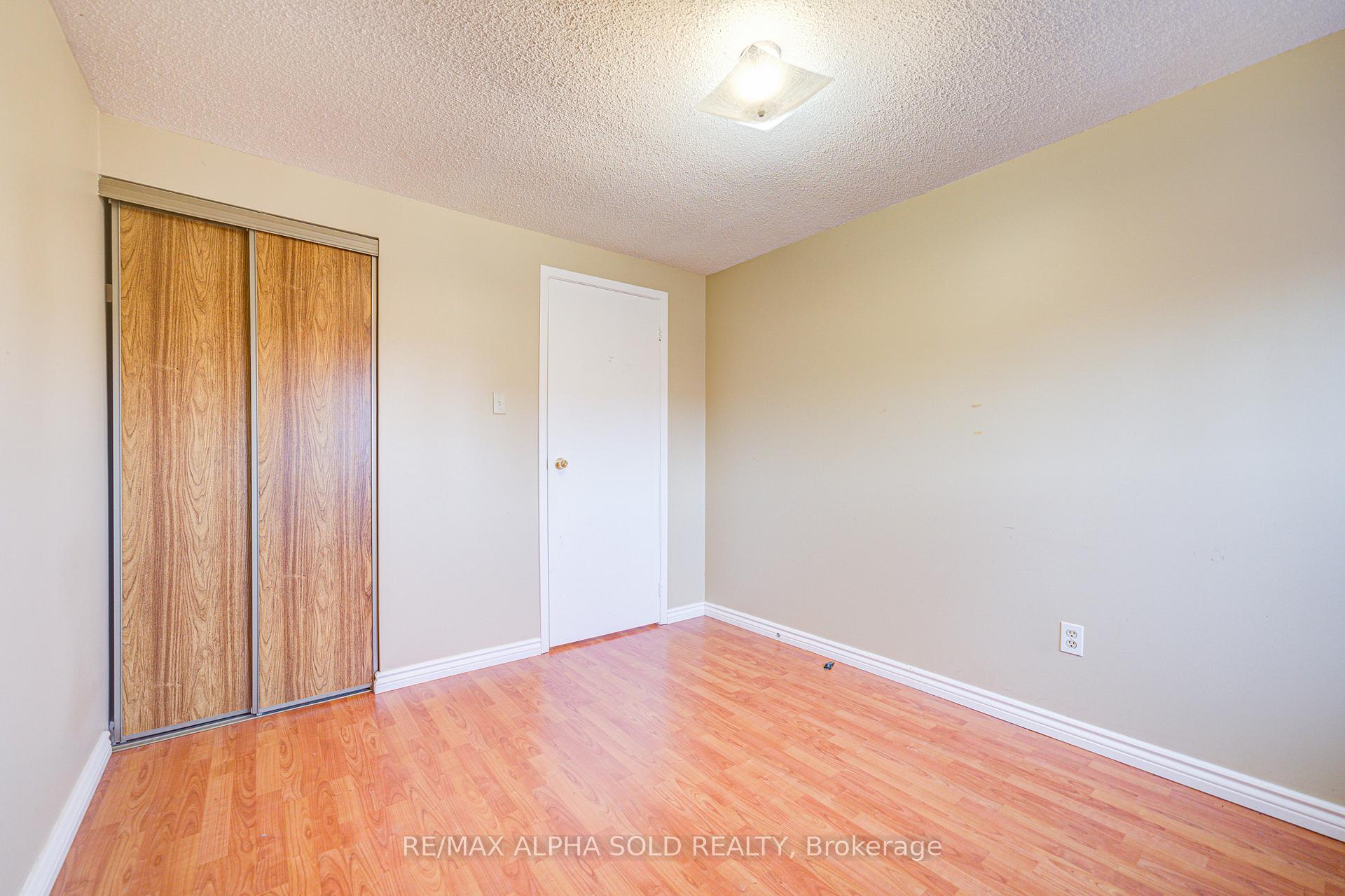 Photo 33 of 51 Debden Road, Markham, Milliken Mills East — HOMEH