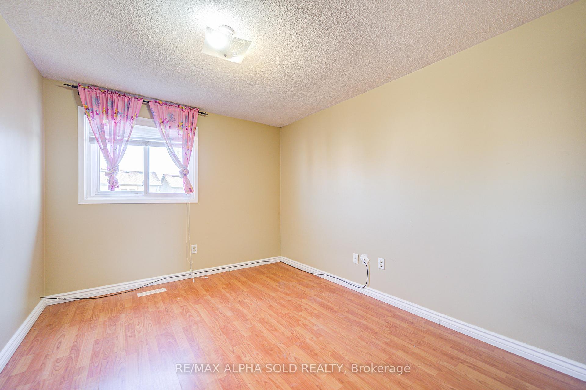 Photo 34 of 51 Debden Road, Markham, Milliken Mills East — HOMEH