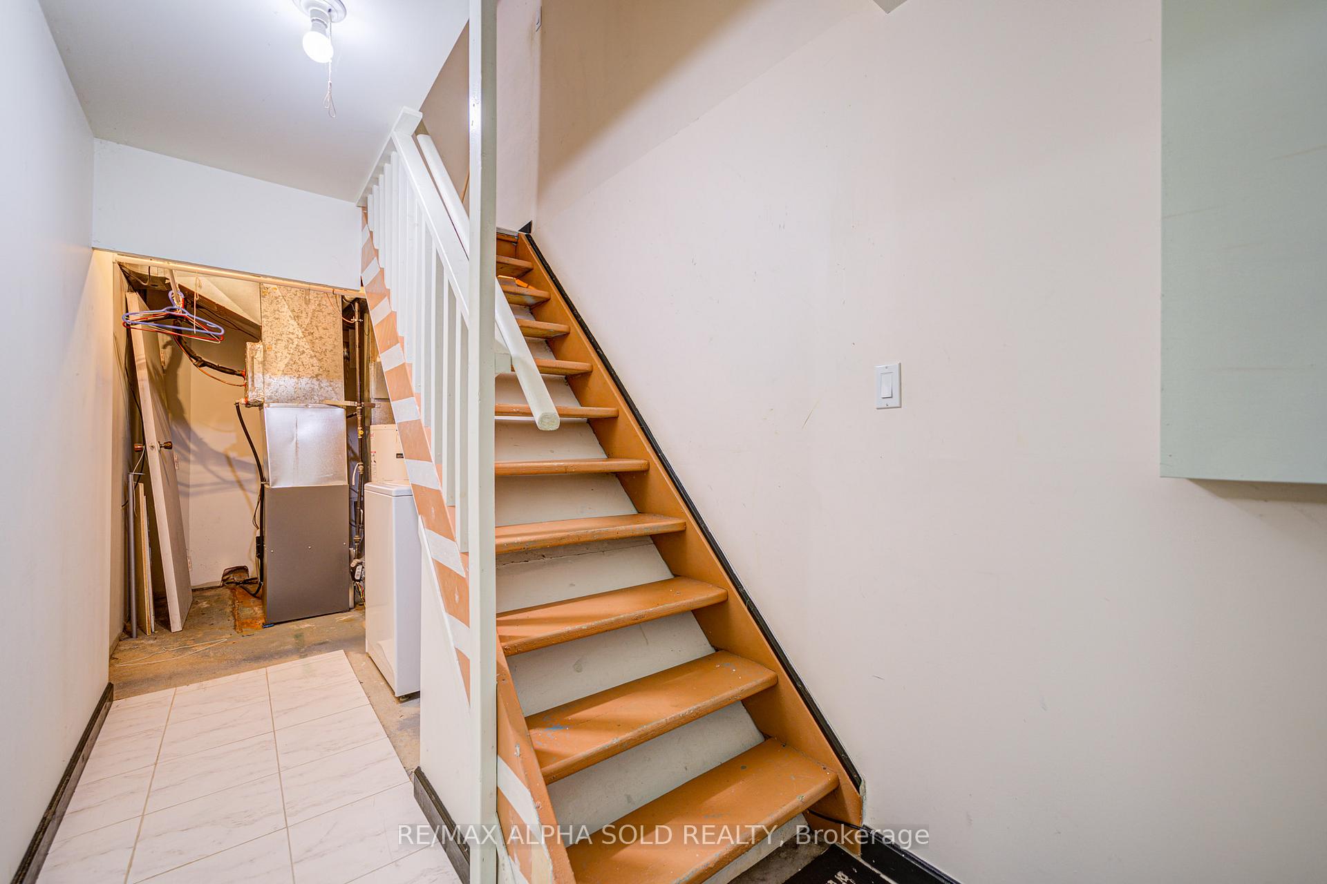 Photo 35 of 51 Debden Road, Markham, Milliken Mills East — HOMEH
