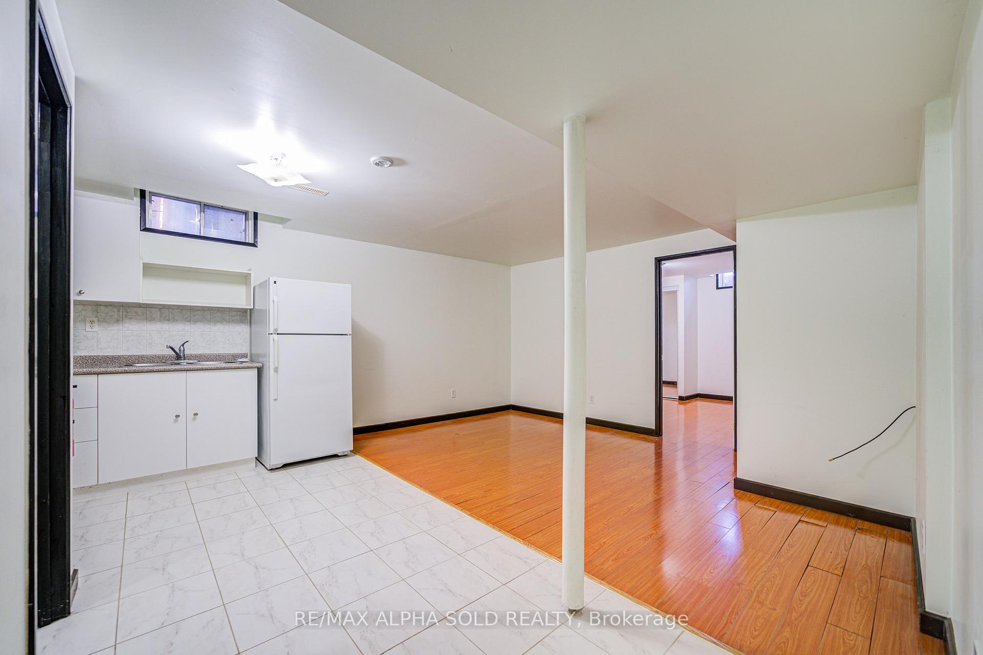 Photo 37 of 51 Debden Road, Markham, Milliken Mills East — HOMEH