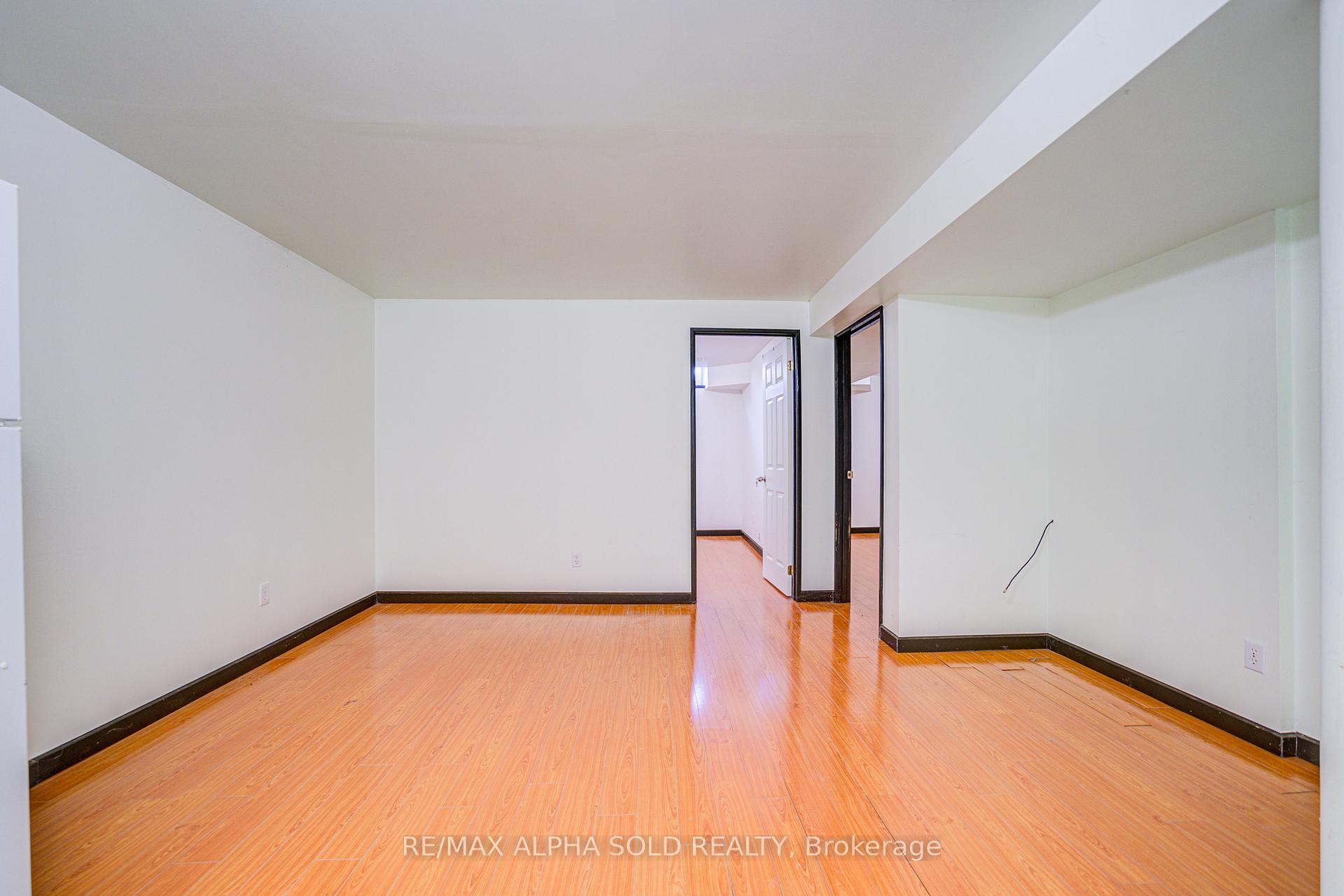 Photo 40 of 51 Debden Road, Markham, Milliken Mills East — HOMEH