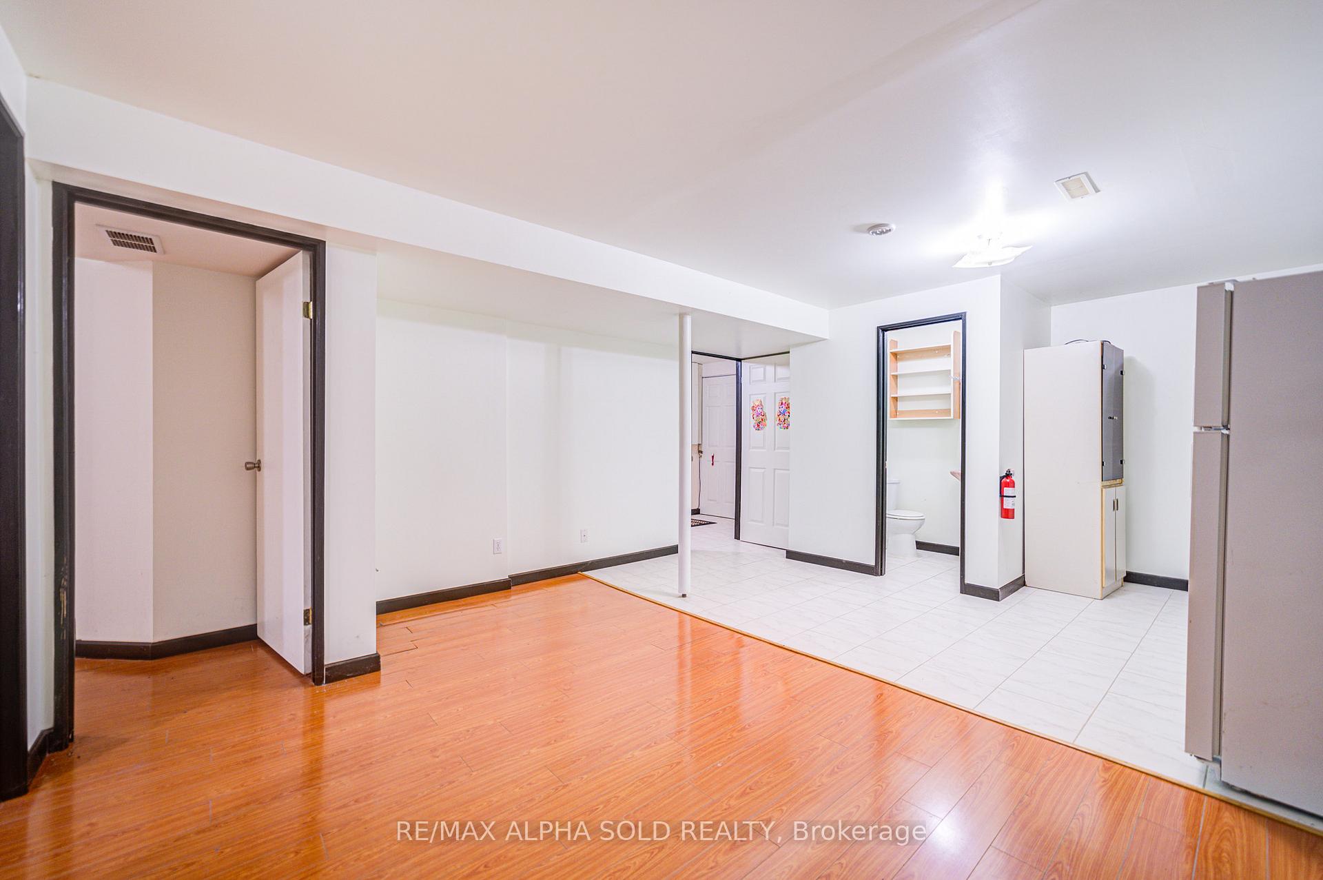 Photo 41 of 51 Debden Road, Markham, Milliken Mills East — HOMEH