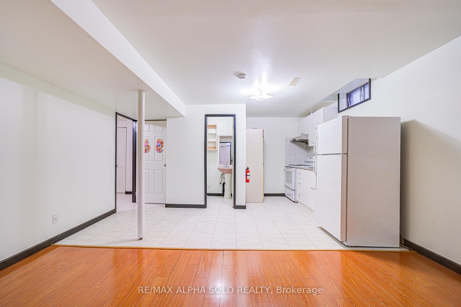 Photo 42 of 51 Debden Road, Markham, Milliken Mills East — HOMEH