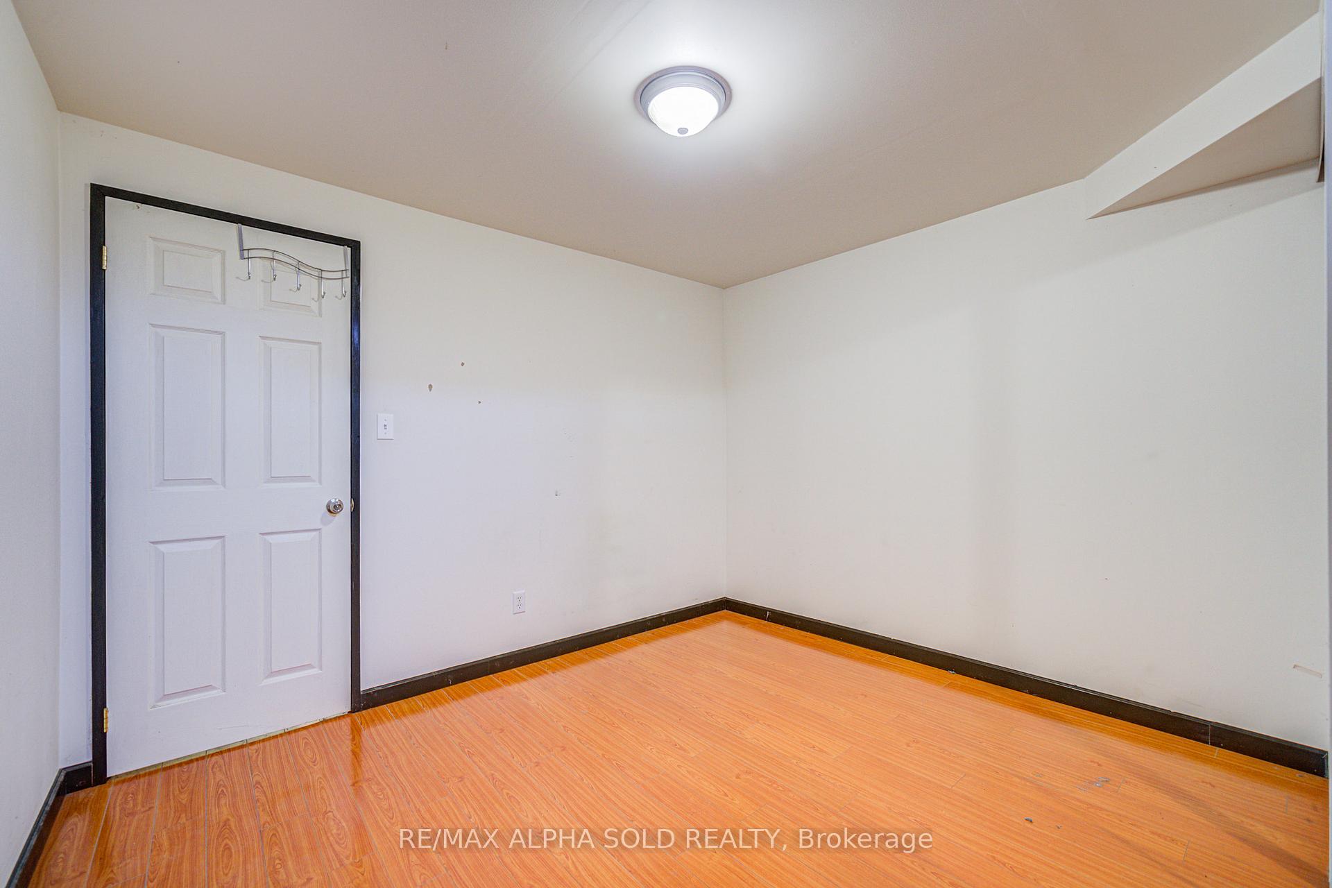 Photo 45 of 51 Debden Road, Markham, Milliken Mills East — HOMEH