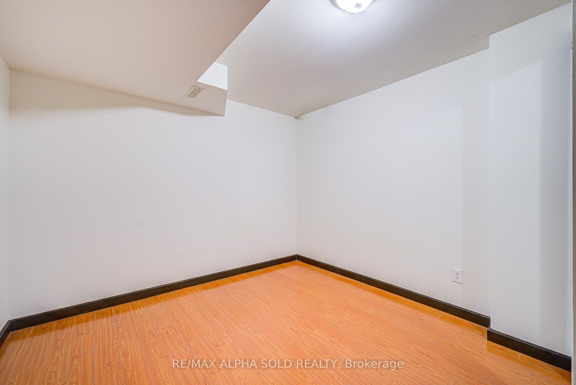 Photo 46 of 51 Debden Road, Markham, Milliken Mills East — HOMEH