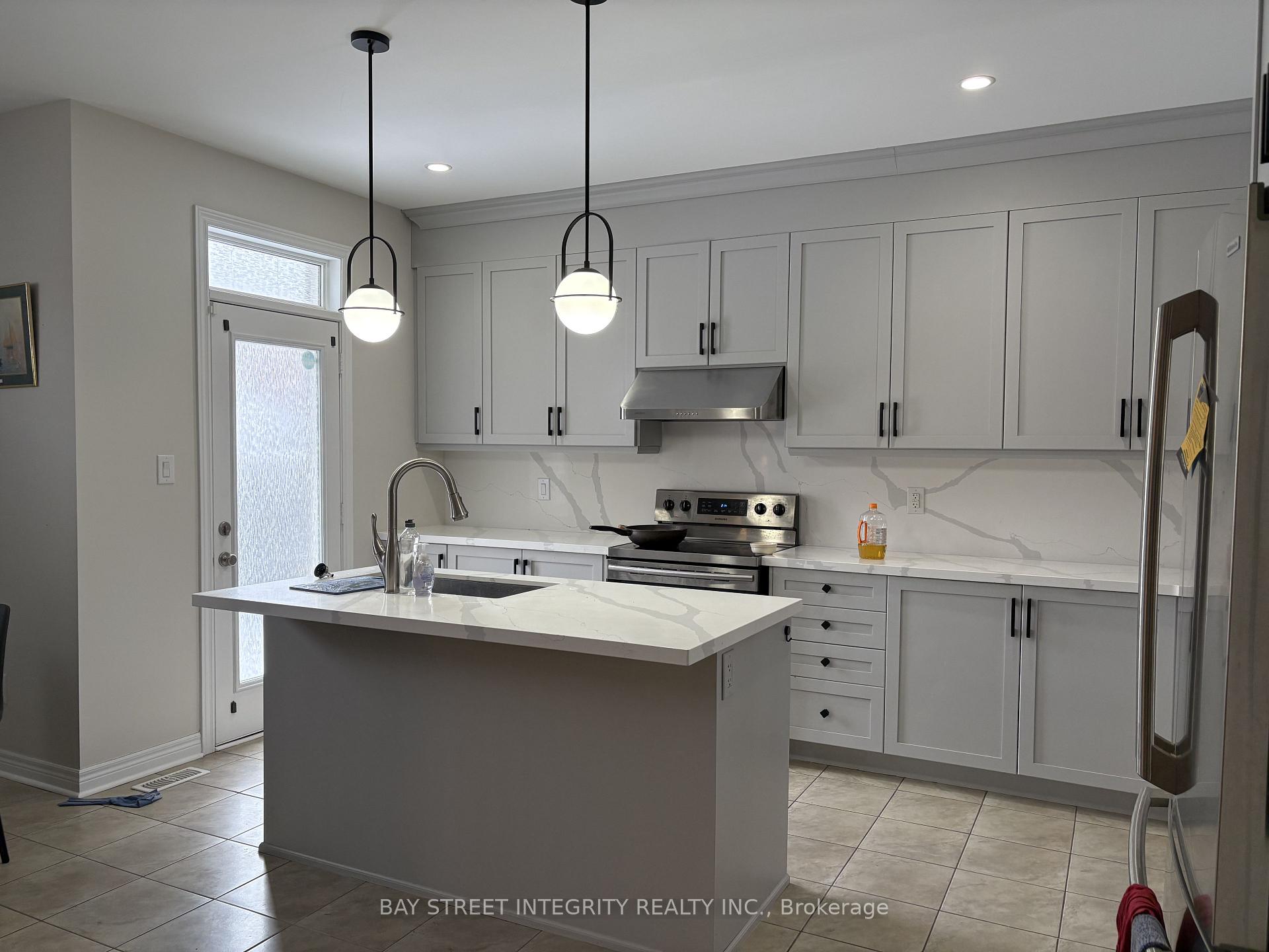 Photo 3 of Unit 2nd Brm, 12 Corduroy Road, Markham, Victoria Manor-Jennings Gate — HOMEH