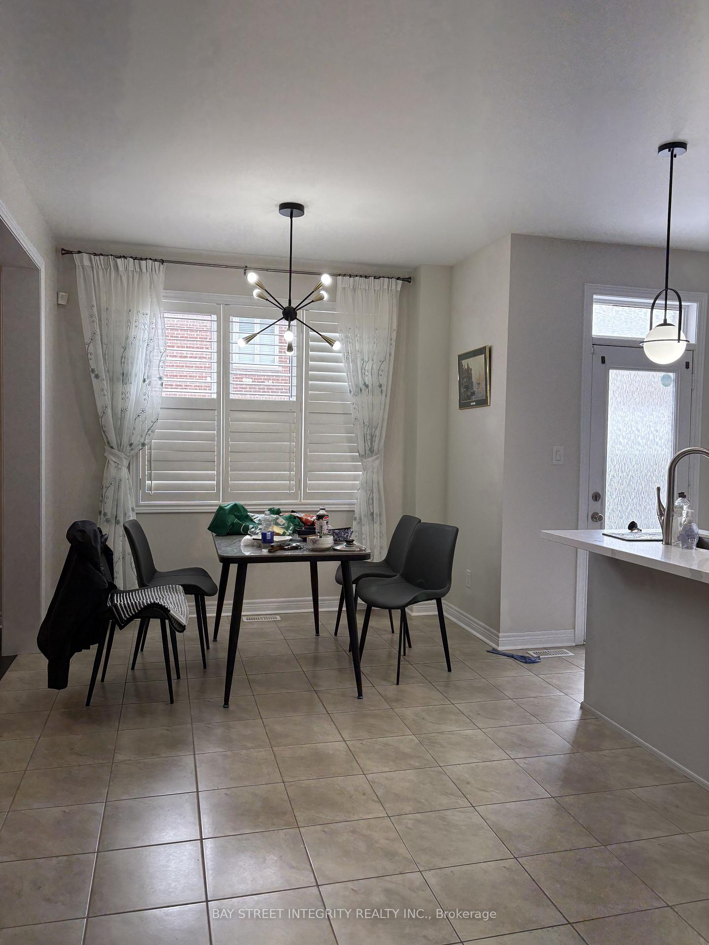 Photo 4 of Unit 2nd Brm, 12 Corduroy Road, Markham, Victoria Manor-Jennings Gate — HOMEH