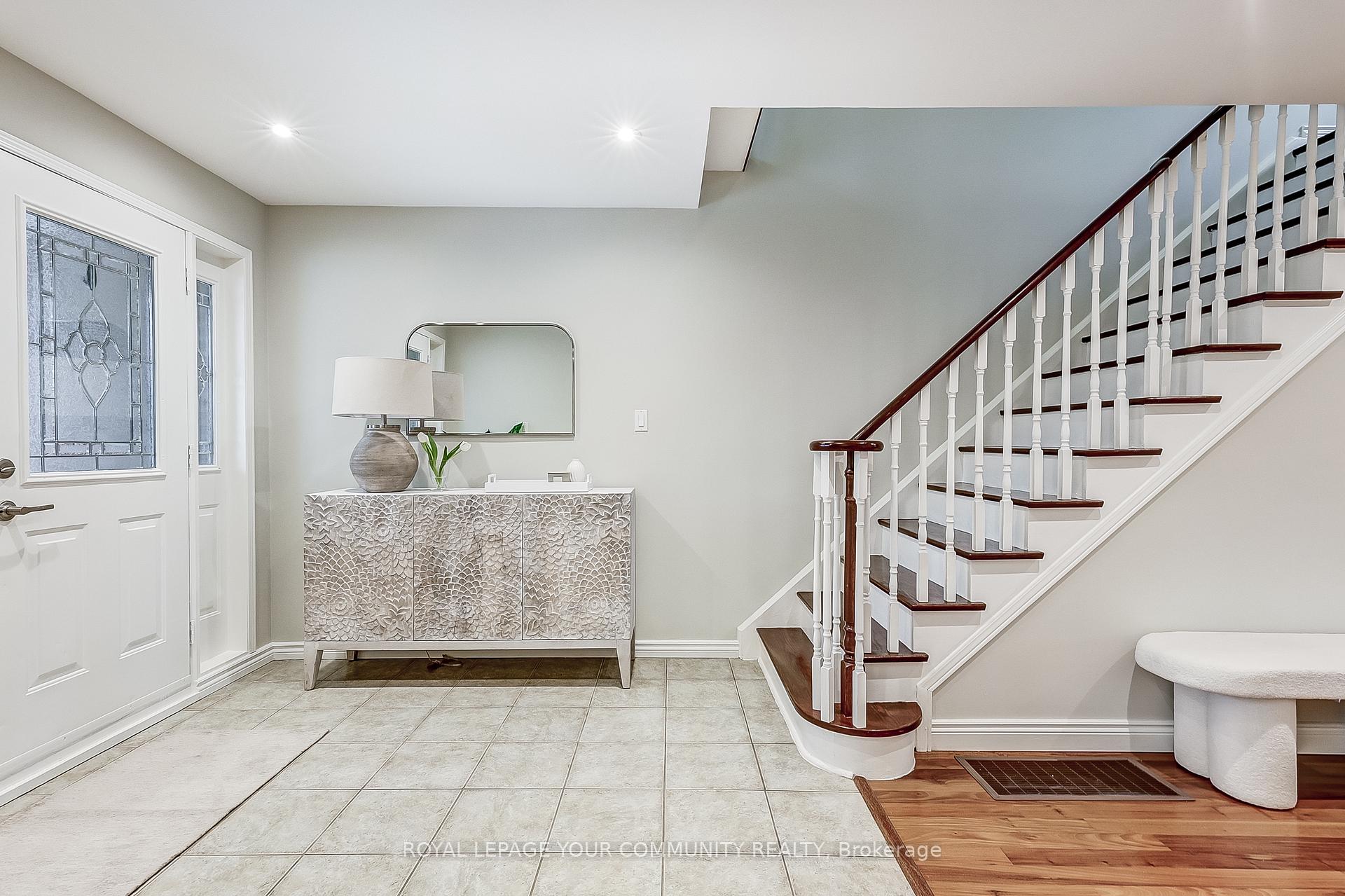 Photo 4 of 21 Oak Lea Circle, Markham, Markham Village — HOMEH