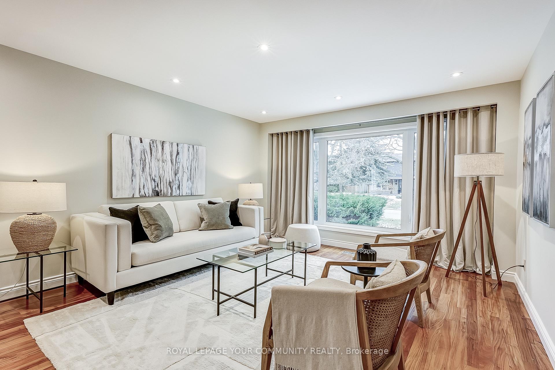 Photo 5 of 21 Oak Lea Circle, Markham, Markham Village — HOMEH