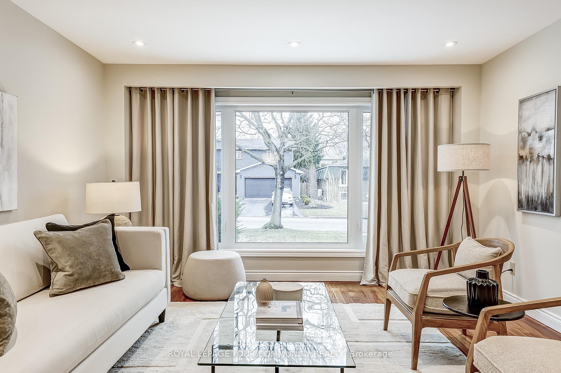 Photo 6 of 21 Oak Lea Circle, Markham, Markham Village — HOMEH