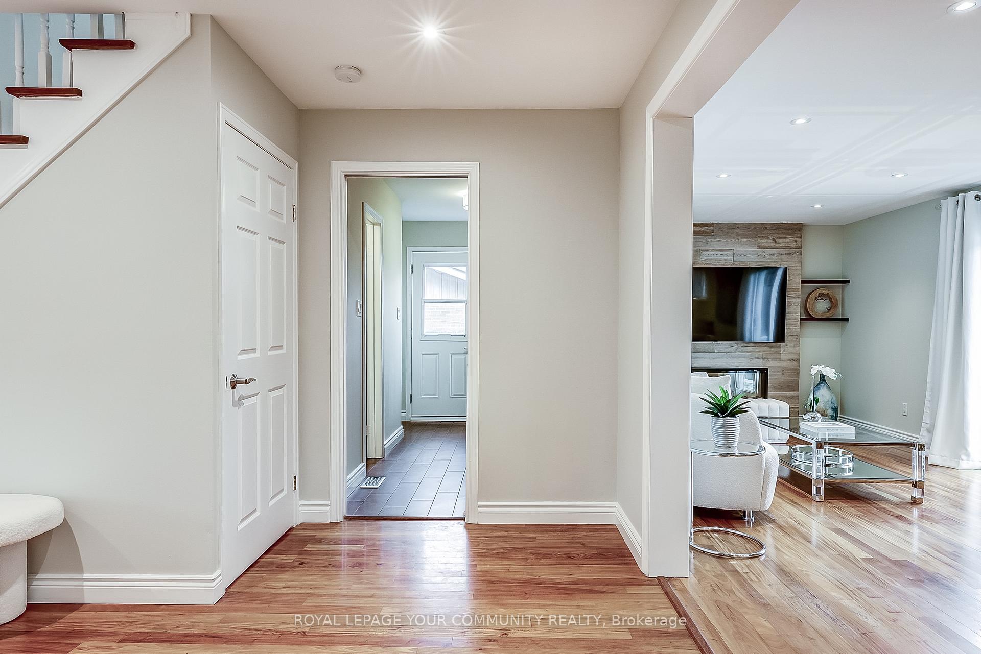 Photo 8 of 21 Oak Lea Circle, Markham, Markham Village — HOMEH