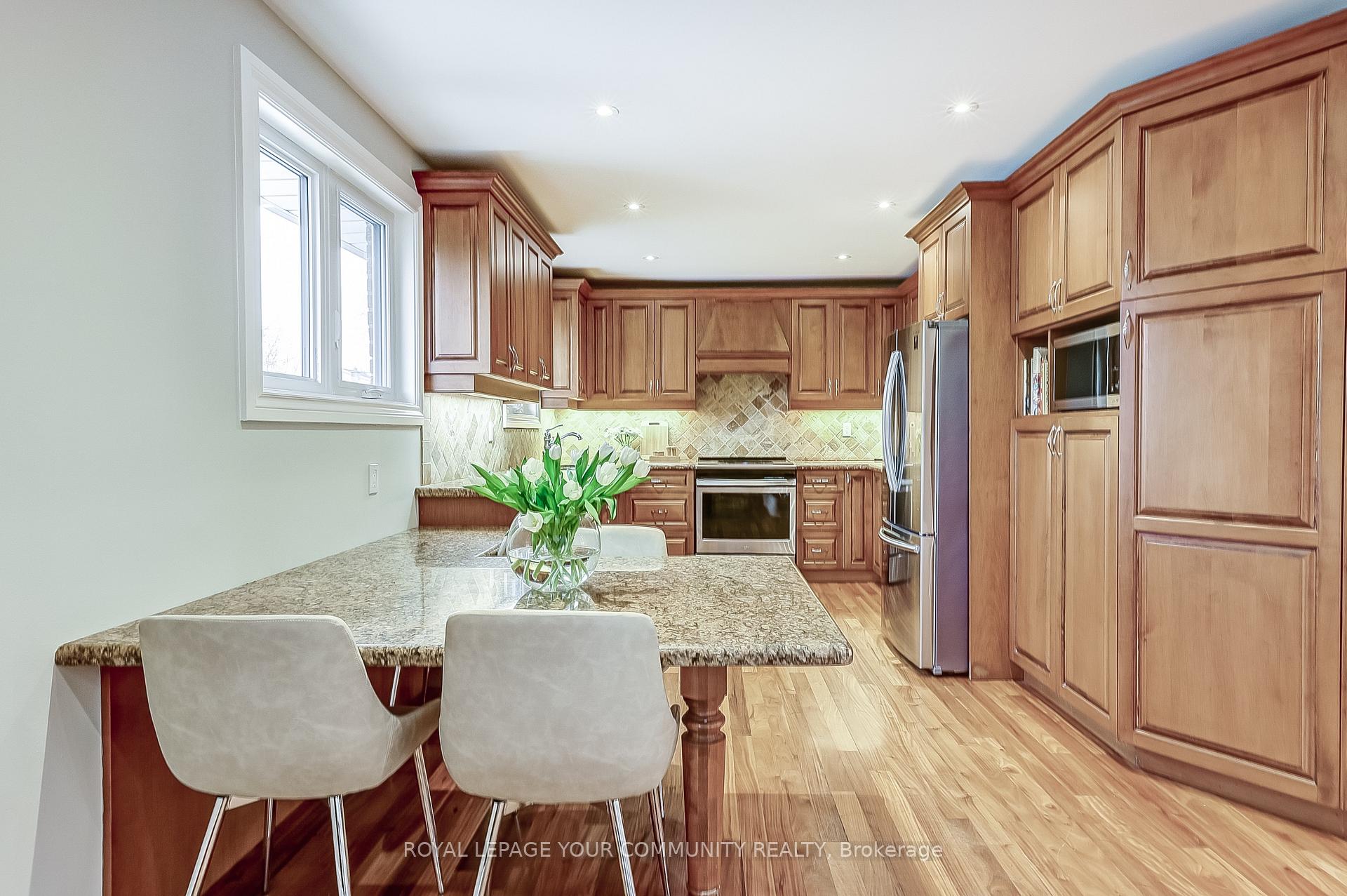 Photo 10 of 21 Oak Lea Circle, Markham, Markham Village — HOMEH