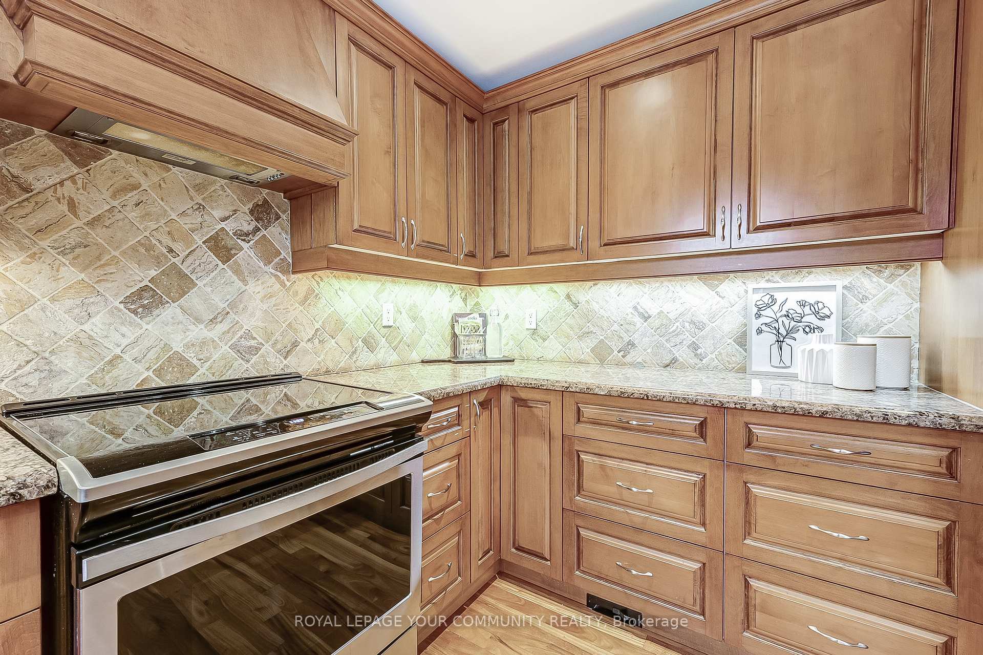 Photo 11 of 21 Oak Lea Circle, Markham, Markham Village — HOMEH