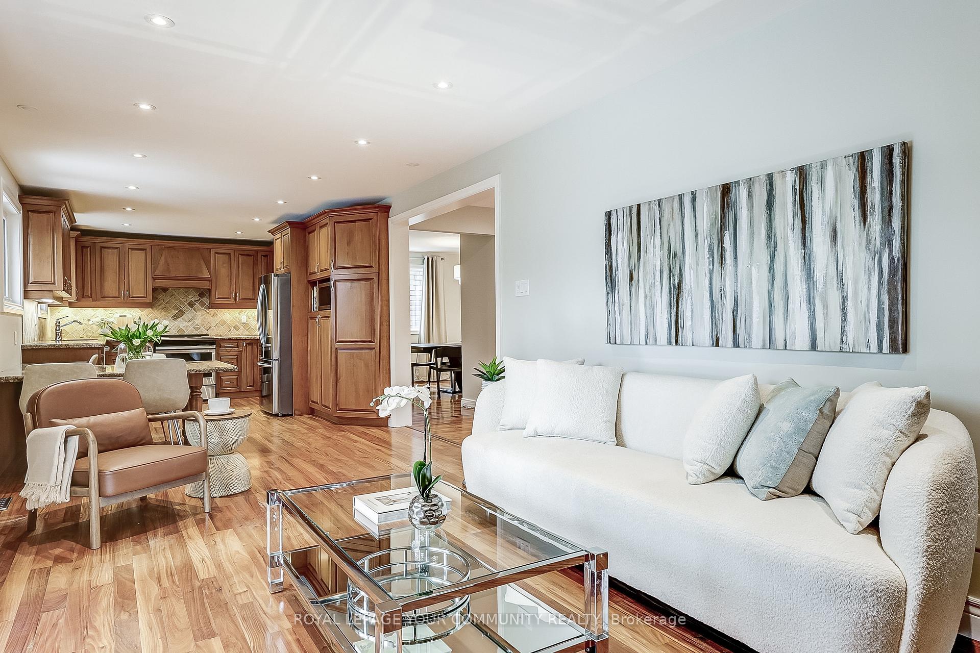 Photo 16 of 21 Oak Lea Circle, Markham, Markham Village — HOMEH