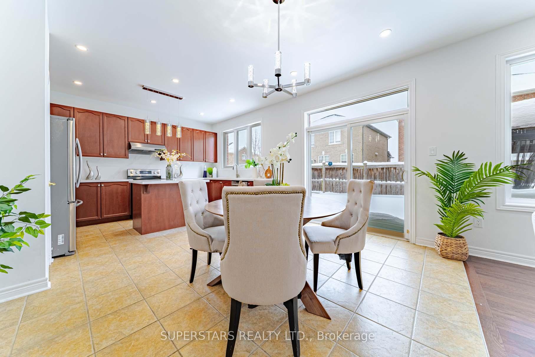 Photo 9 of 43 Stoney Creek Drive, Markham, Greensborough — HOMEH