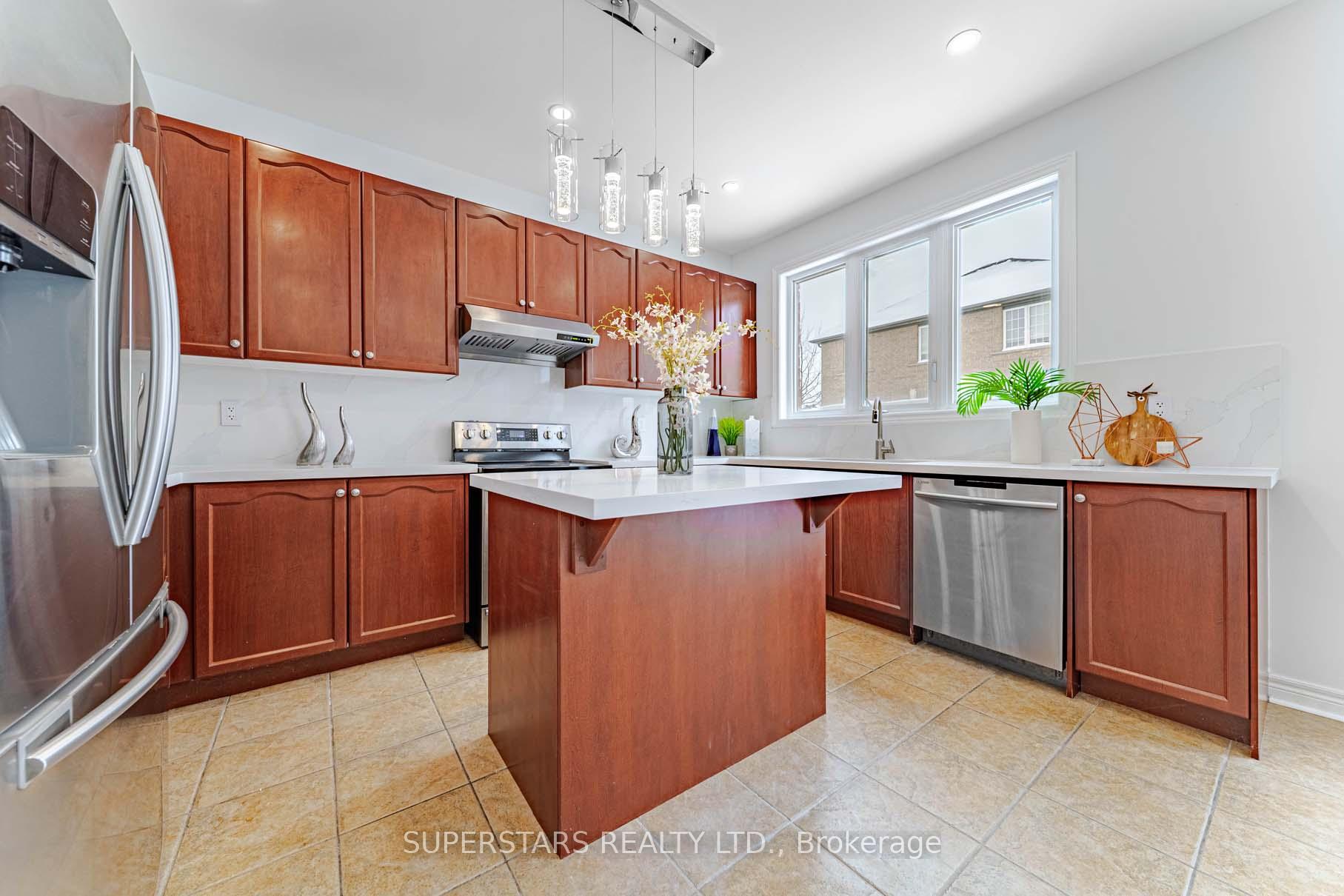 Photo 11 of 43 Stoney Creek Drive, Markham, Greensborough — HOMEH